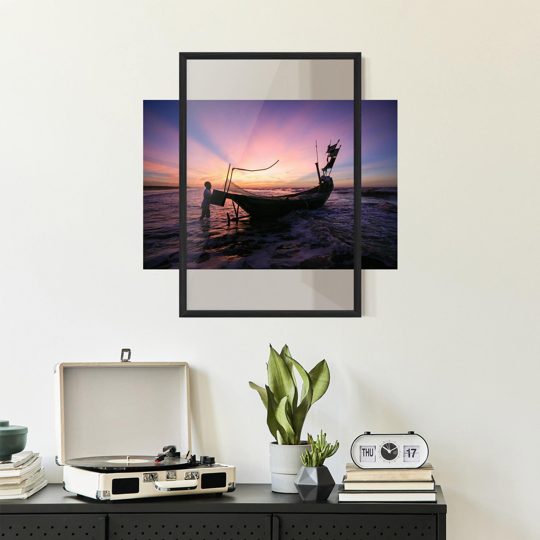 Рамкиран постер Sailor At Dawn mockup 2