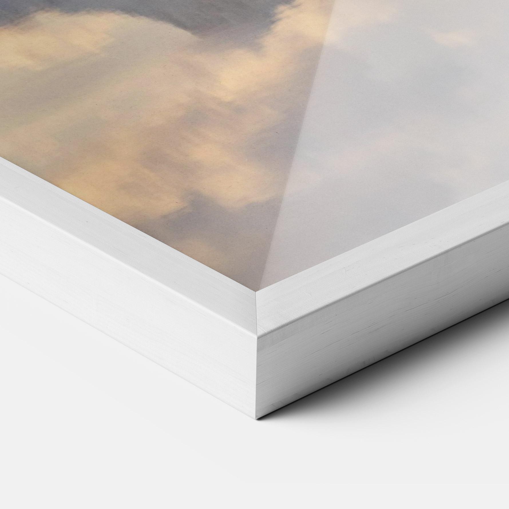 Рамкиран постер Pretty Light Lake mockup 3