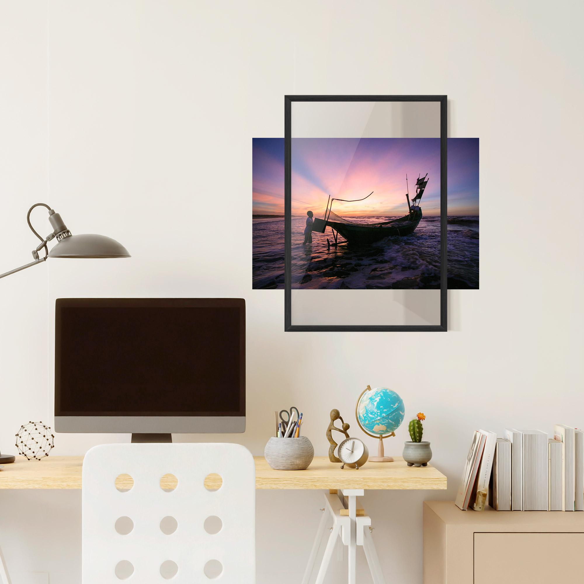 Рамкиран постер Sailor At Dawn mockup 6