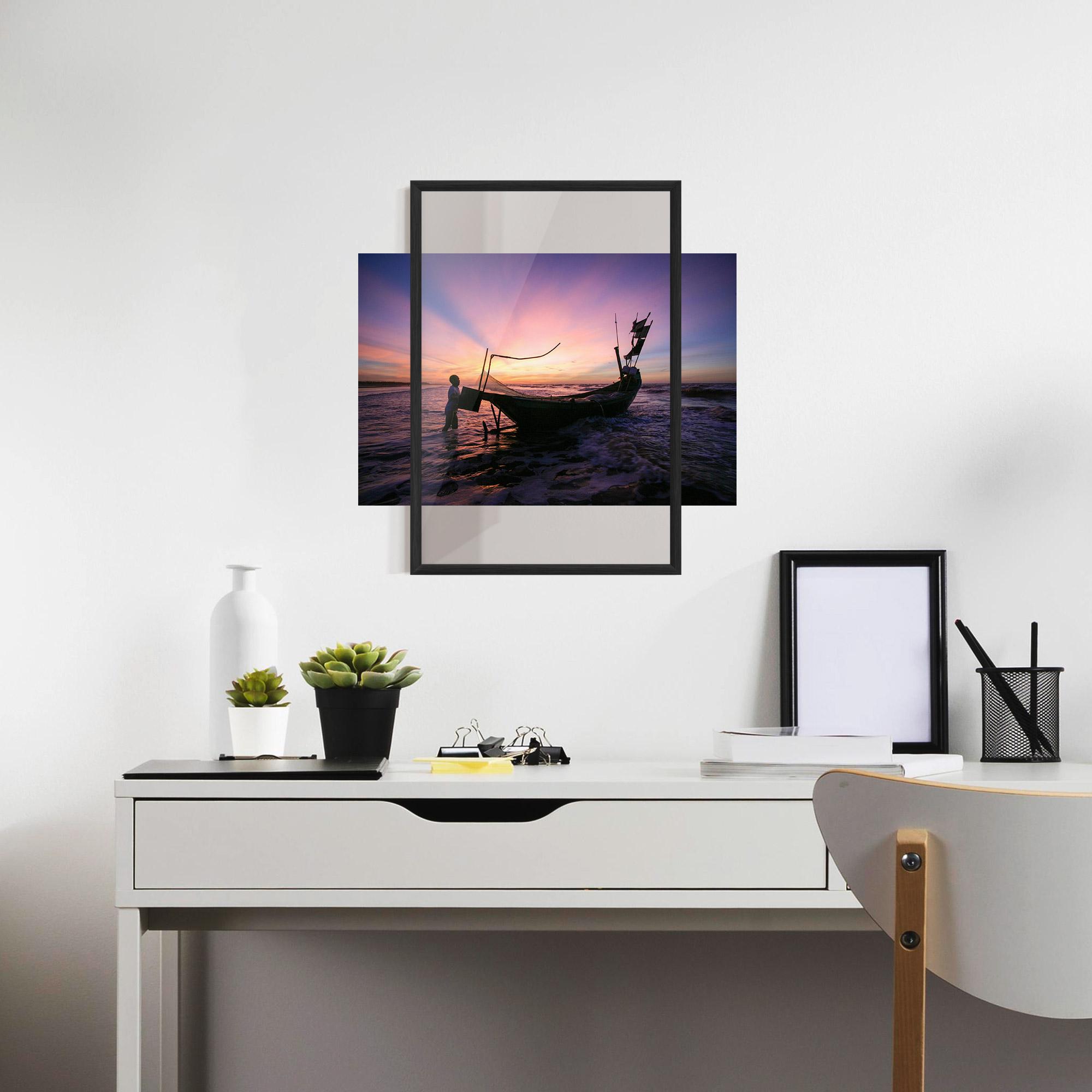 Рамкиран постер Sailor At Dawn mockup 7