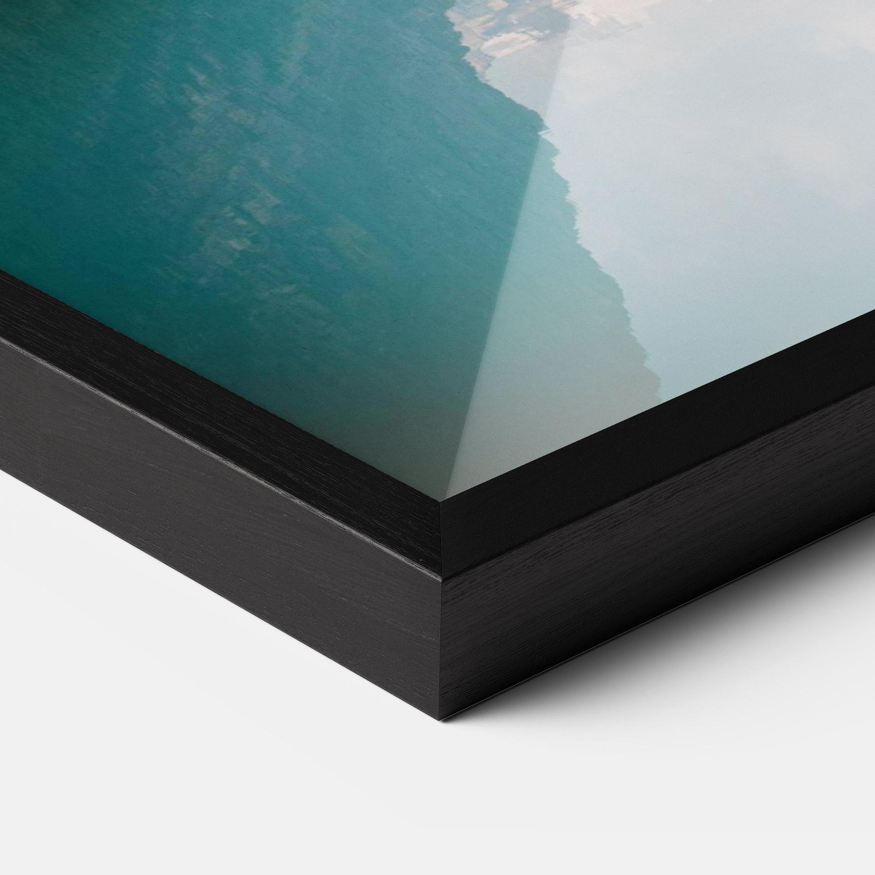 Рамкиран постер Mountain Valley mockup 3