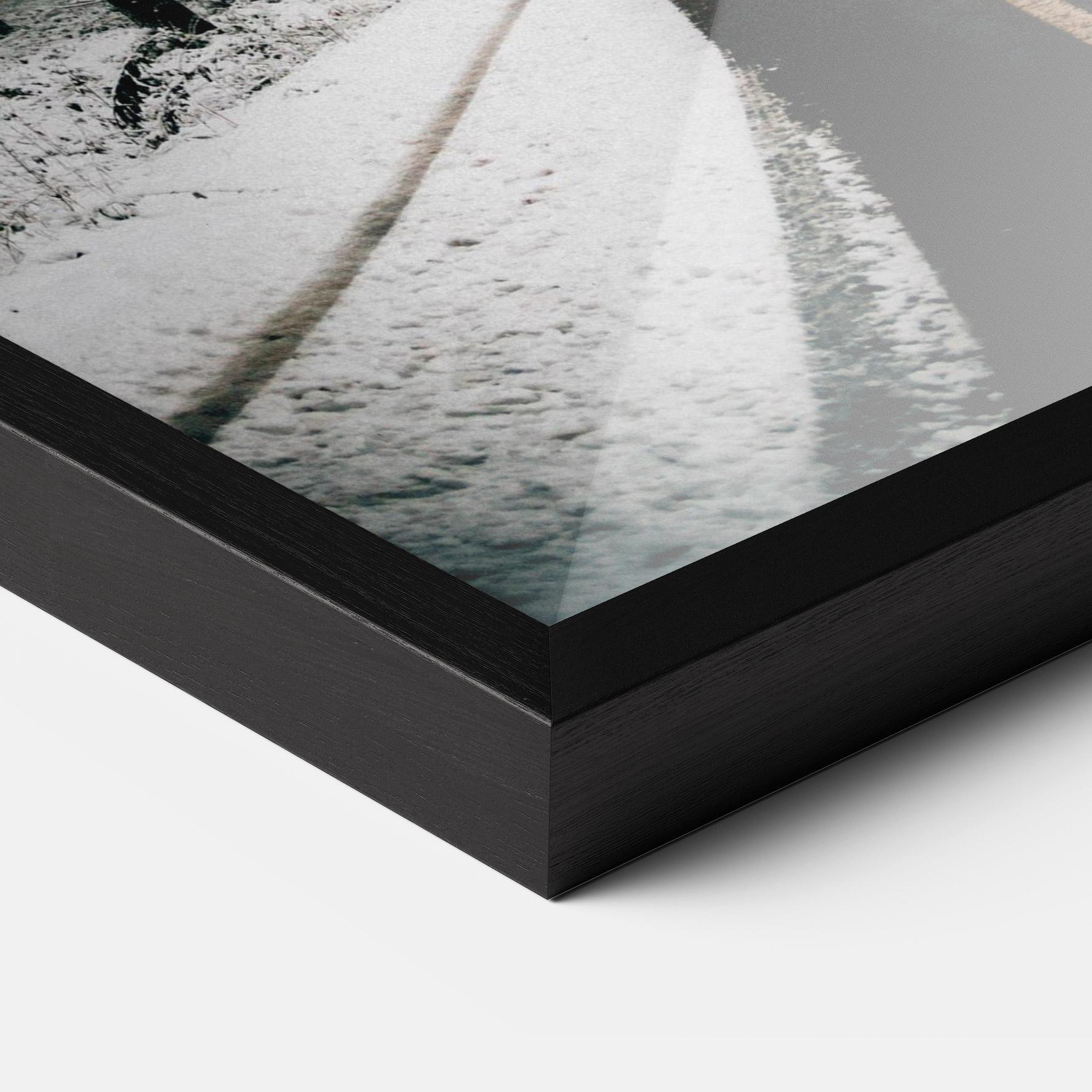 Рамкиран постер Snow Road Dorest mockup 3