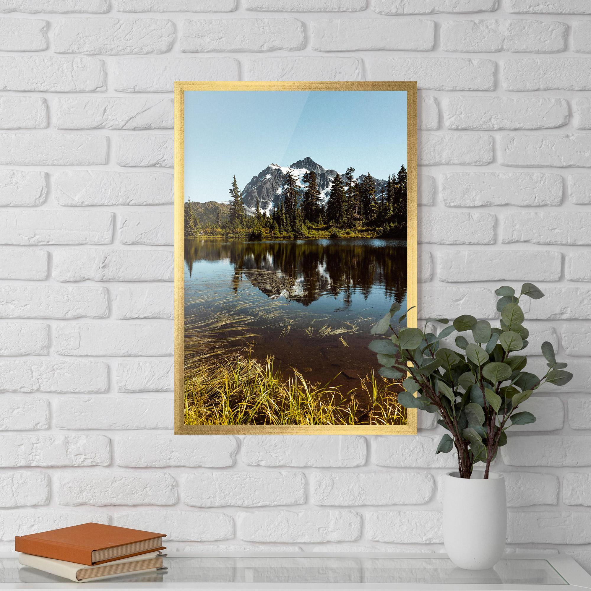 Рамкиран постер Lake Snow Mountain mockup 5