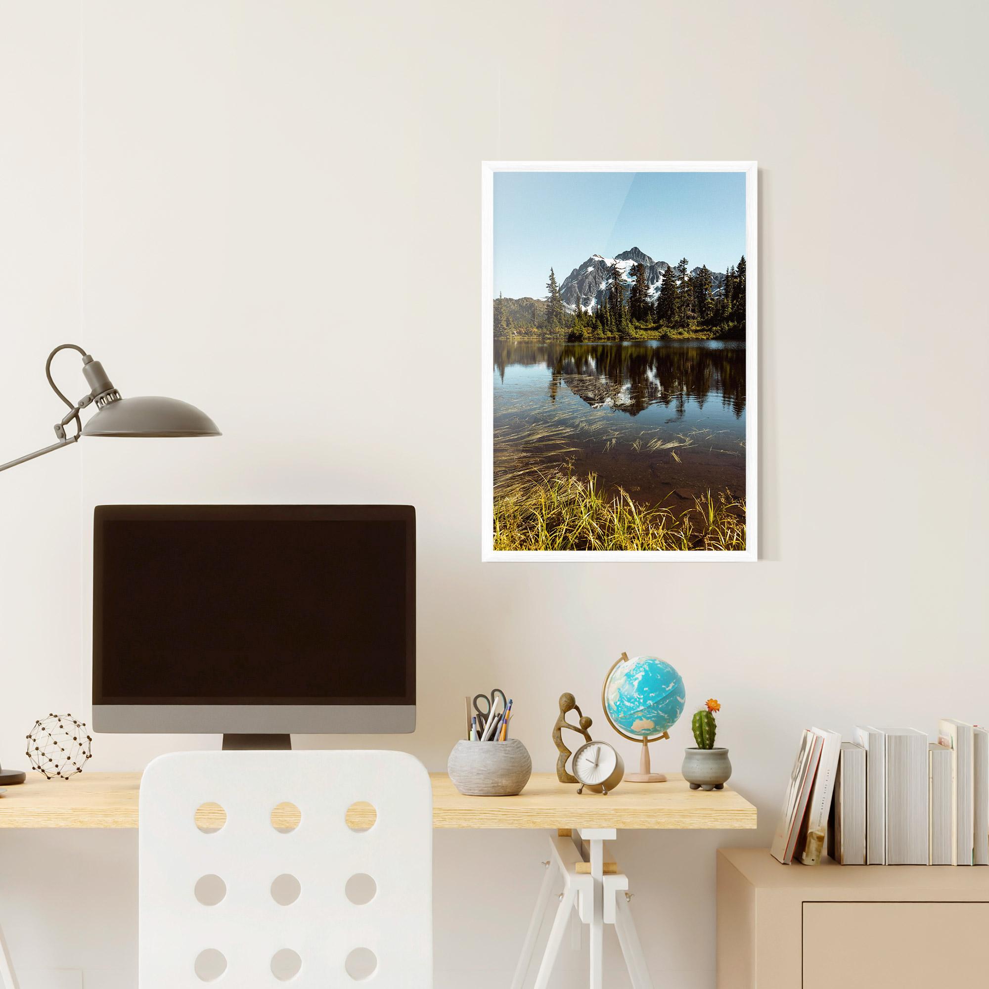 Рамкиран постер Lake Snow Mountain mockup 6