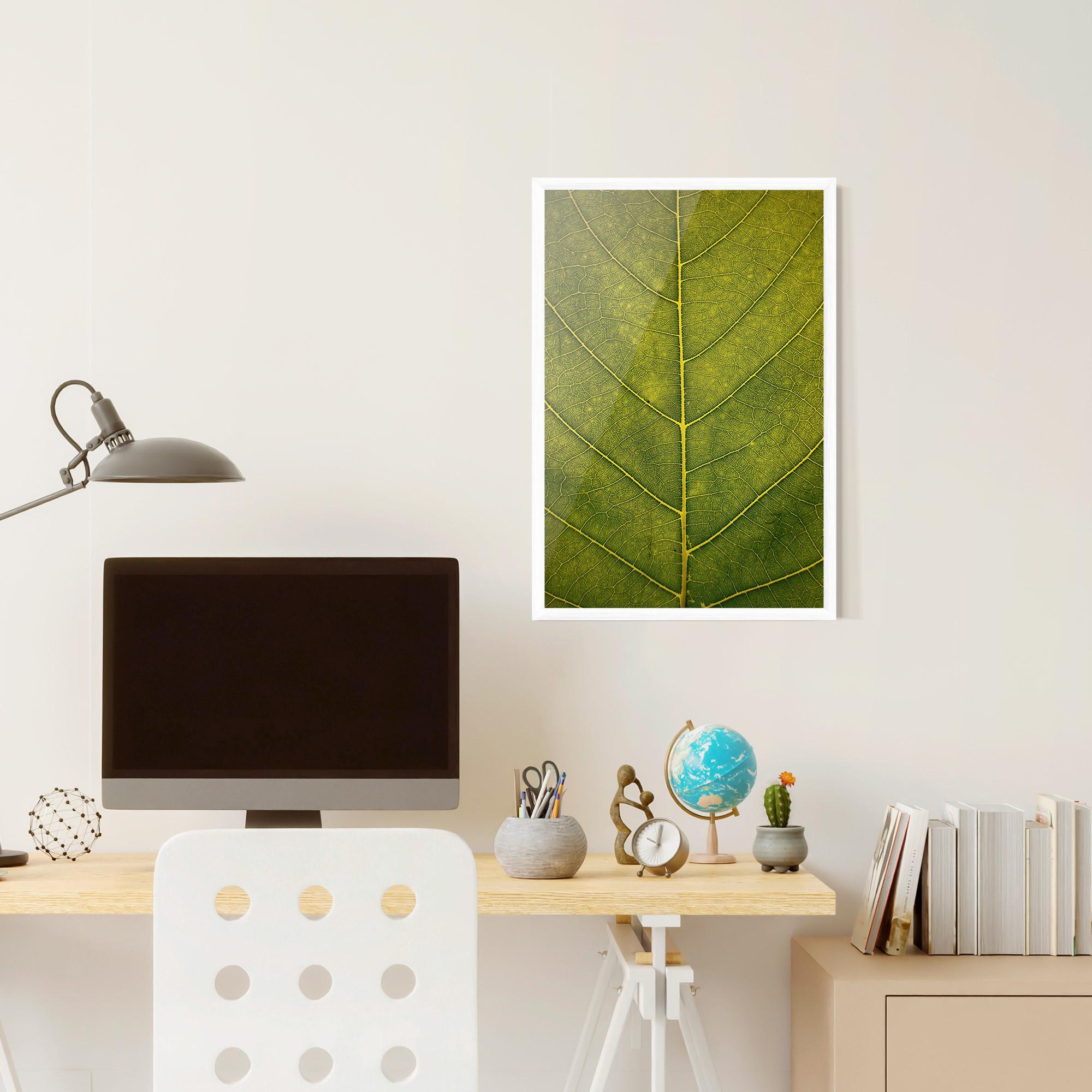 Рамкиран постер Leaf Closeup Forest mockup 6