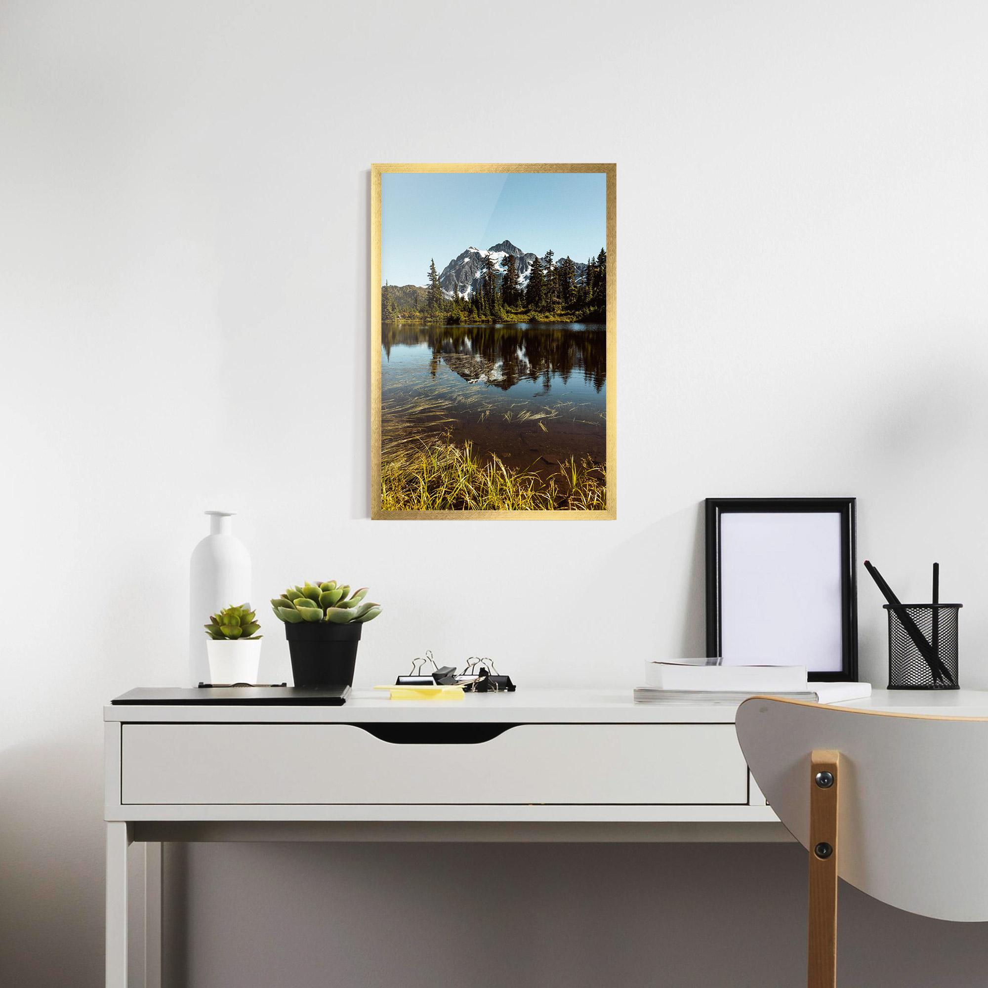 Рамкиран постер Lake Snow Mountain mockup 7