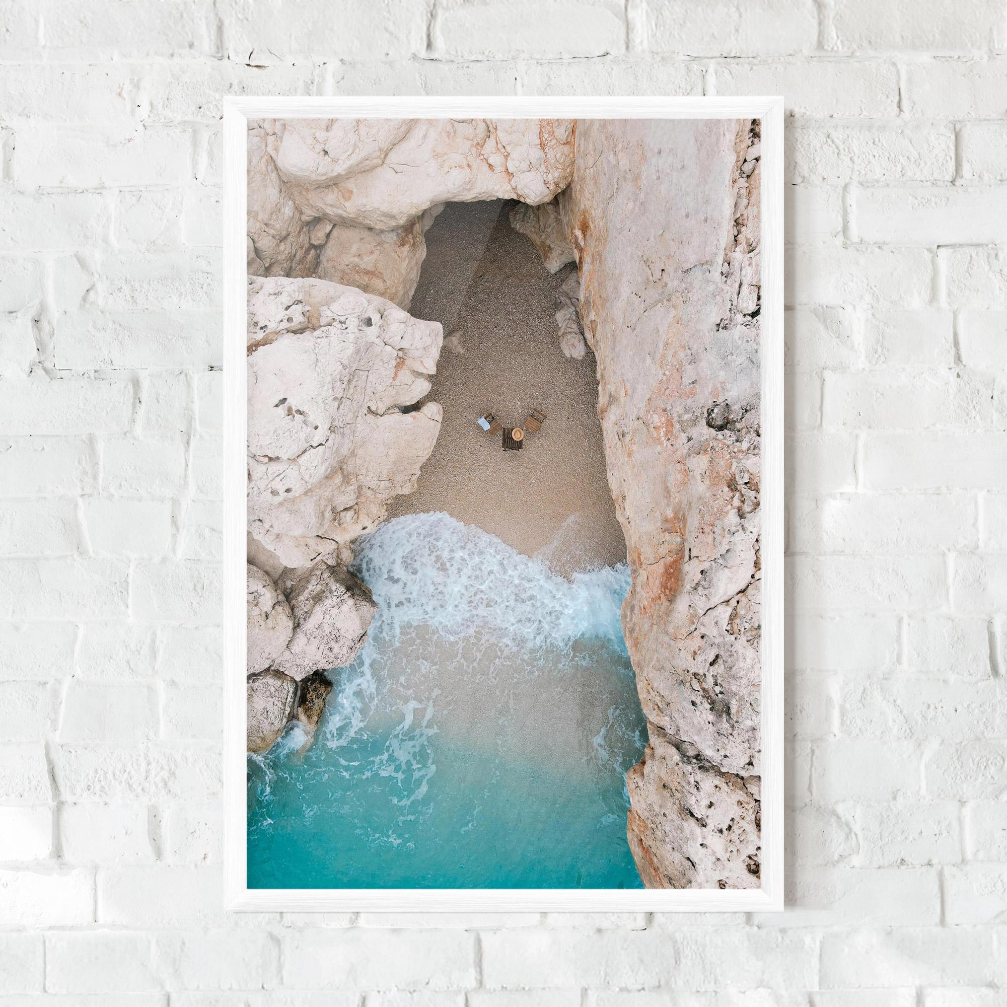 Рамкиран постер Private White Cave mockup 0