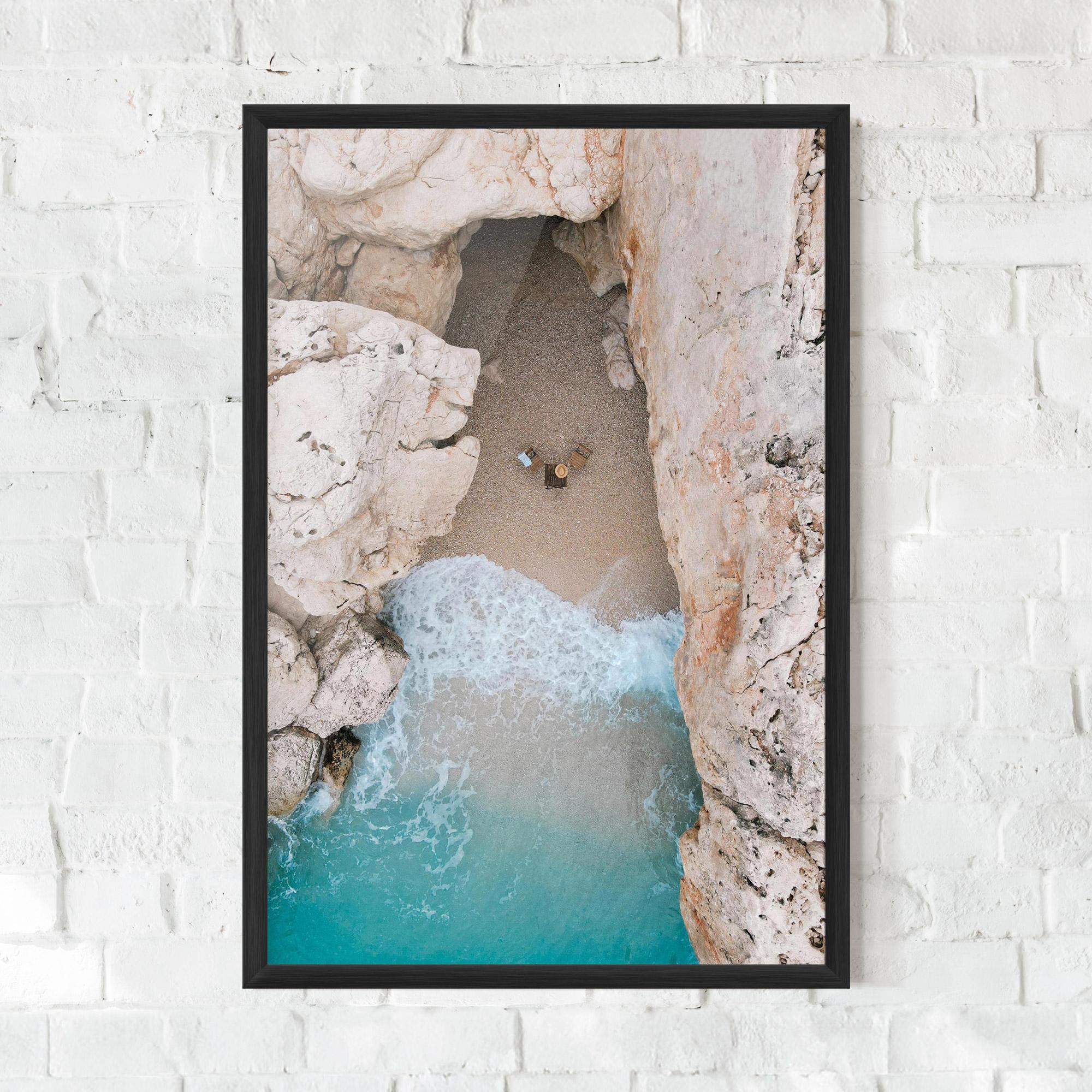 Рамкиран постер Private White Cave mockup 0