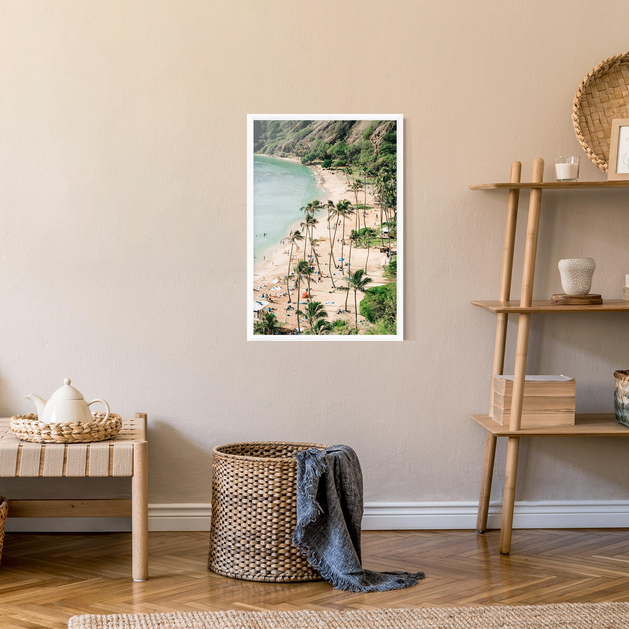 Рамкиран постер Beach Day mockup 9