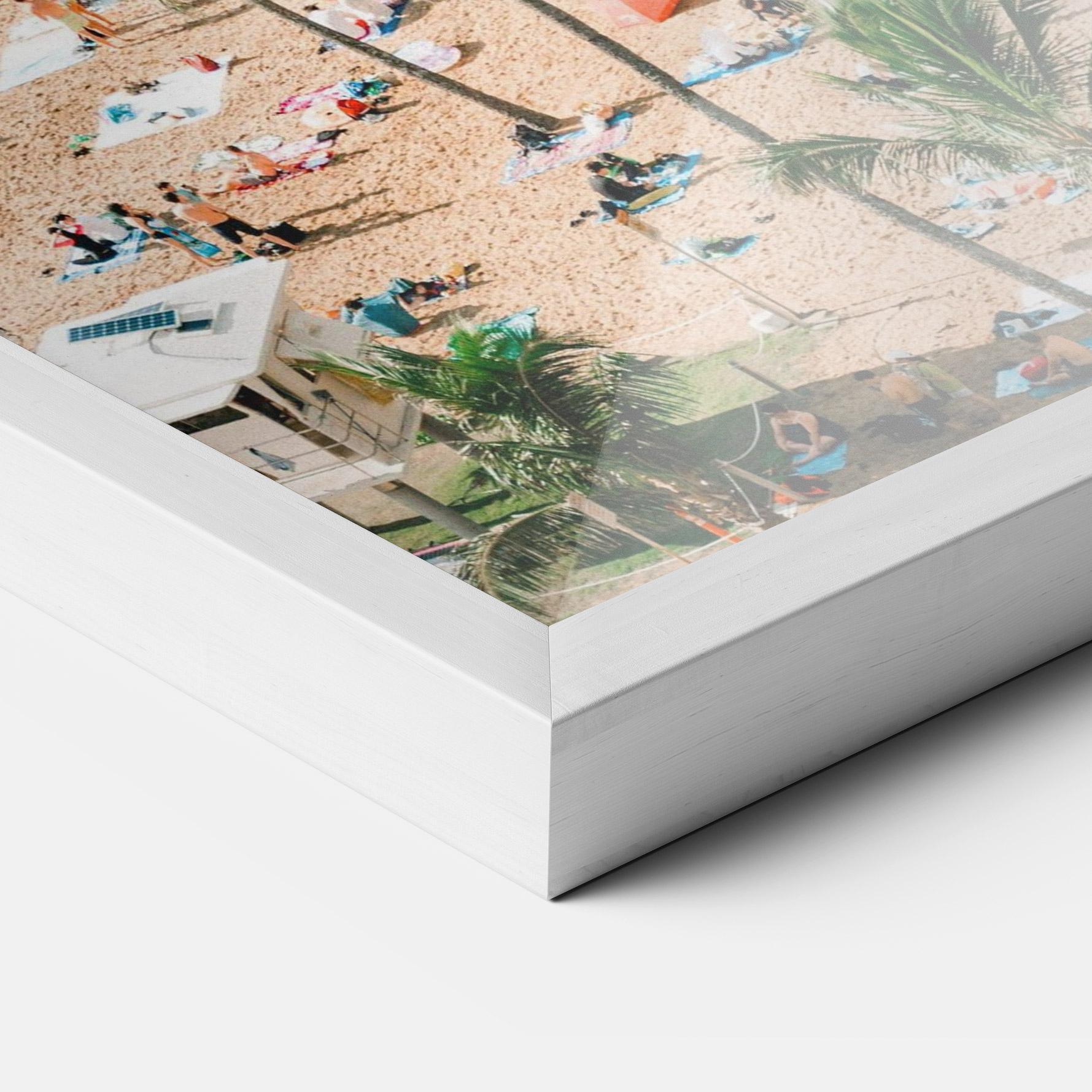 Рамкиран постер Beach Day mockup 3