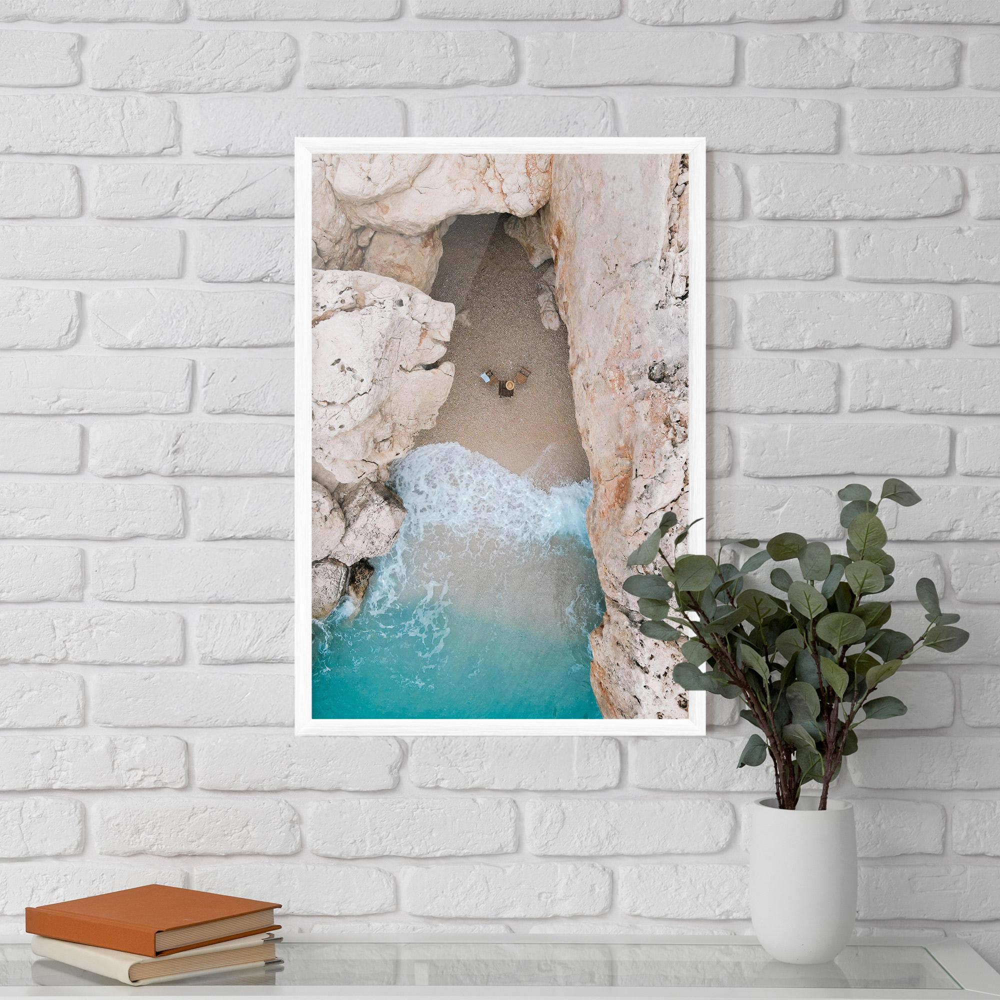 Рамкиран постер Private White Cave mockup 5