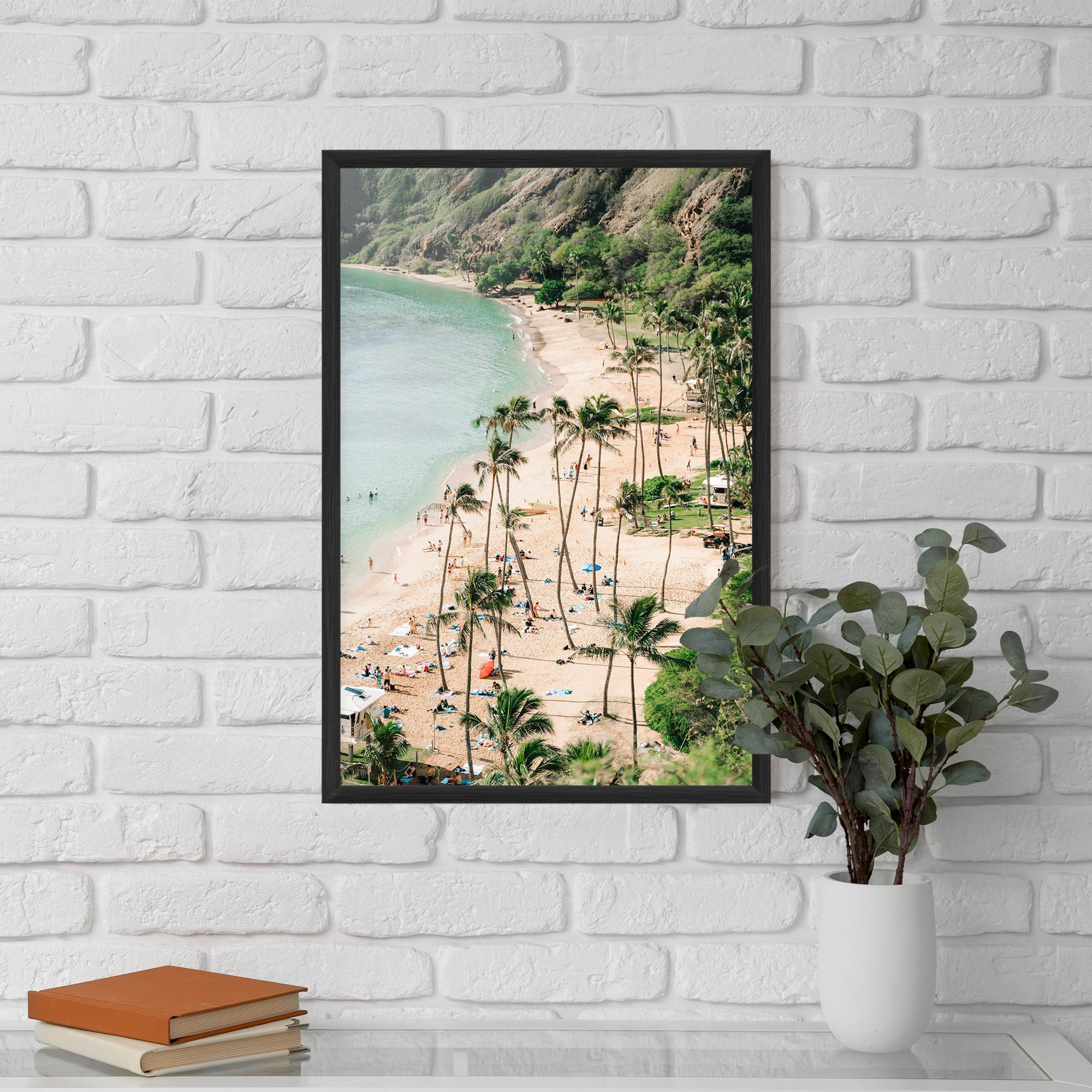 Рамкиран постер Beach Day mockup 5