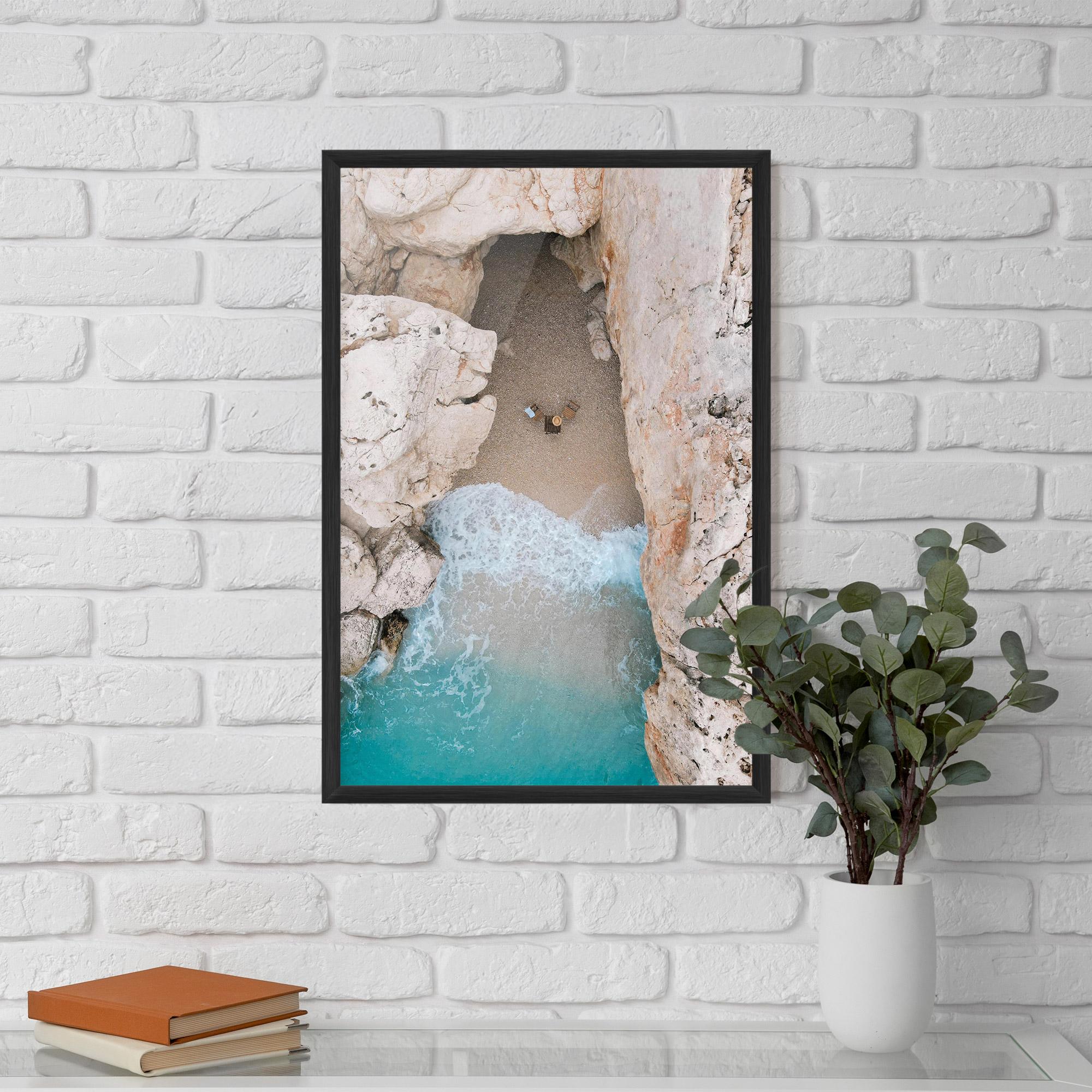 Рамкиран постер Private White Cave mockup 5