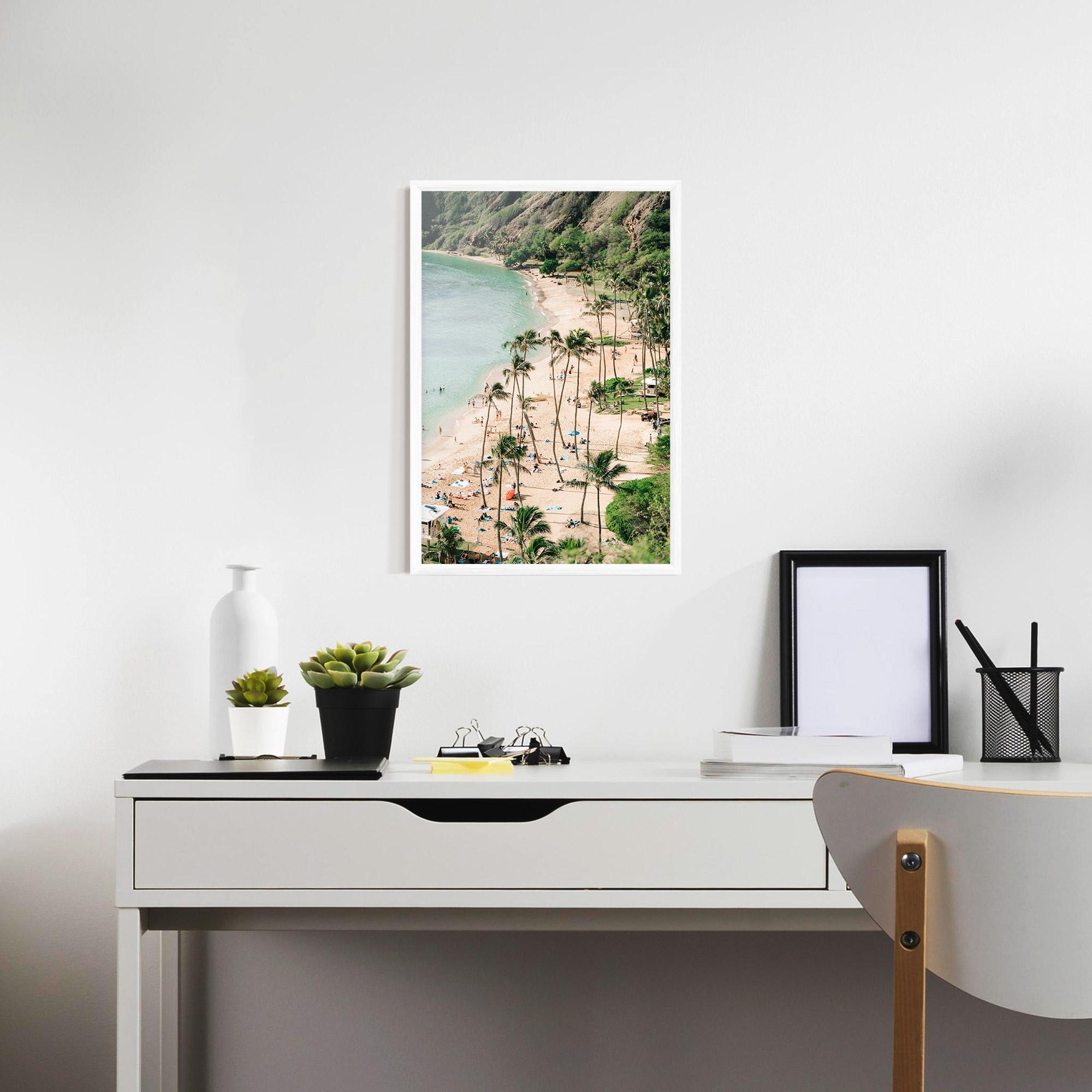 Рамкиран постер Beach Day mockup 7