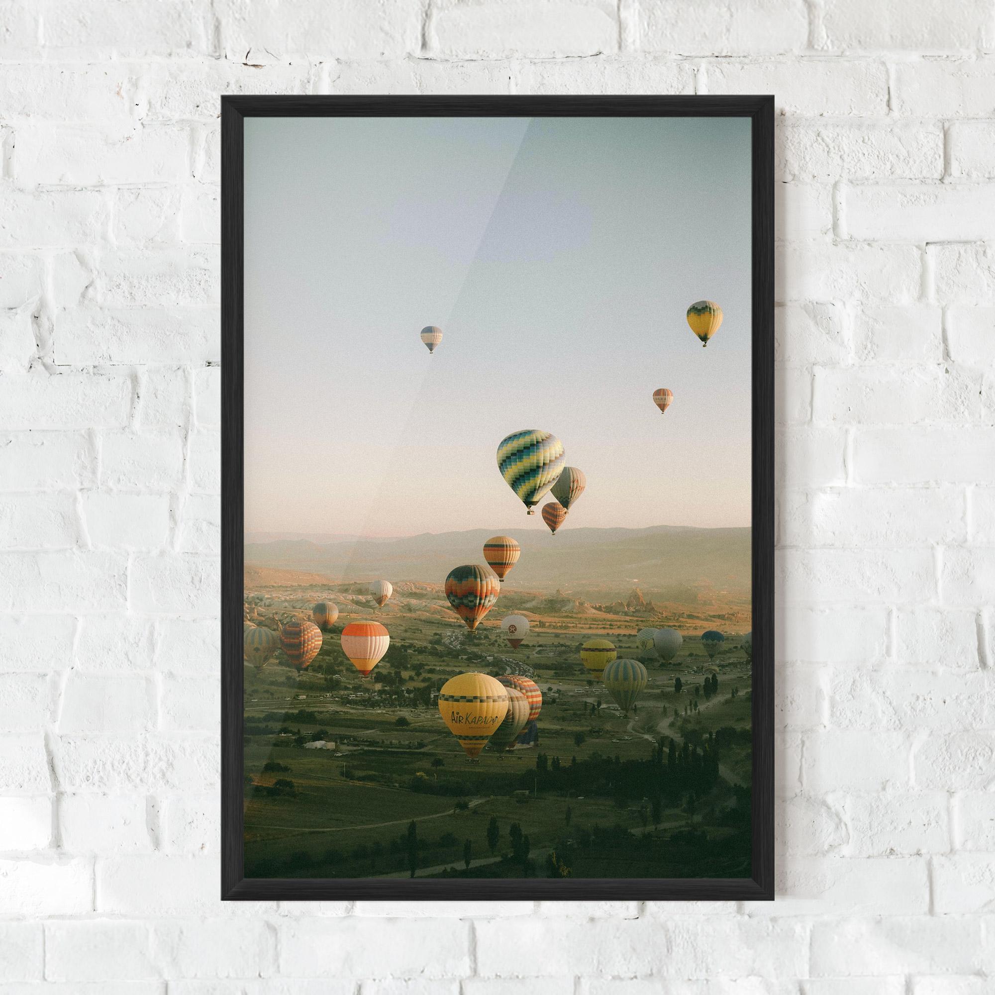 Рамкиран постер Hot Ballons mockup 0