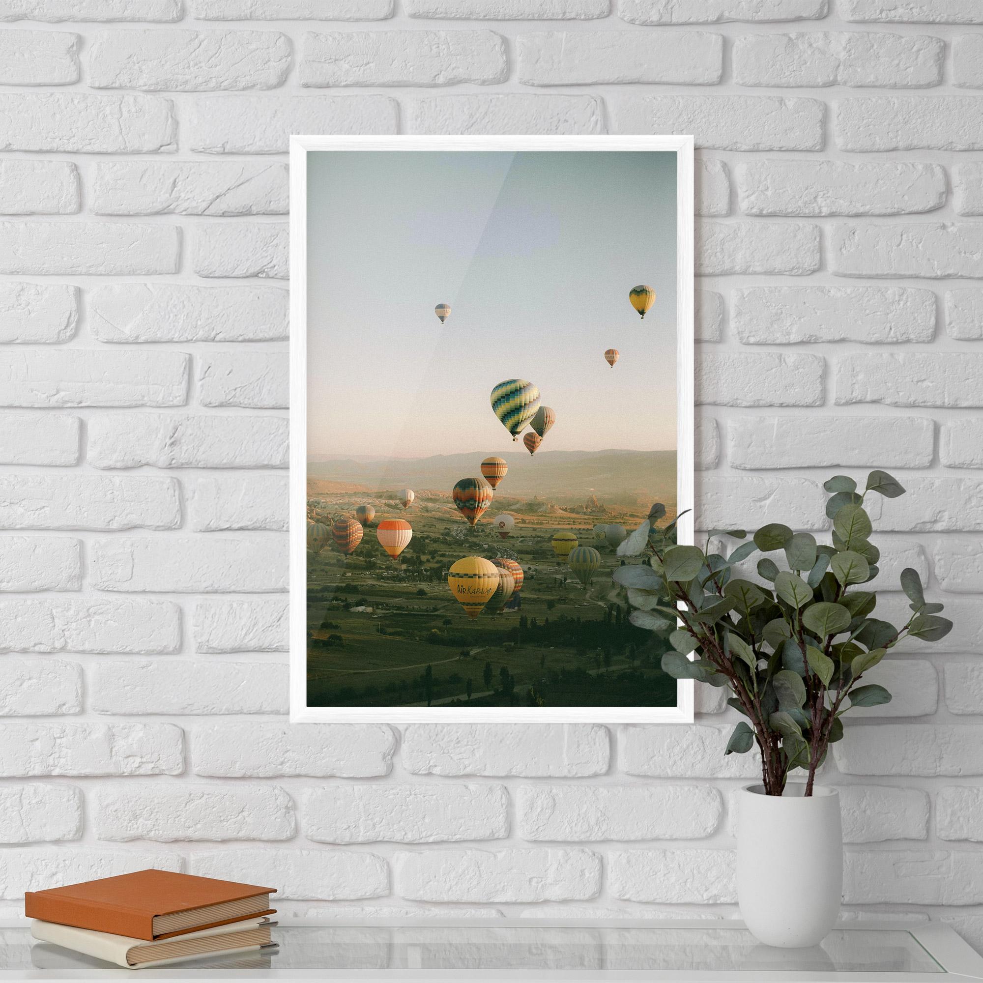 Рамкиран постер Hot Ballons mockup 5