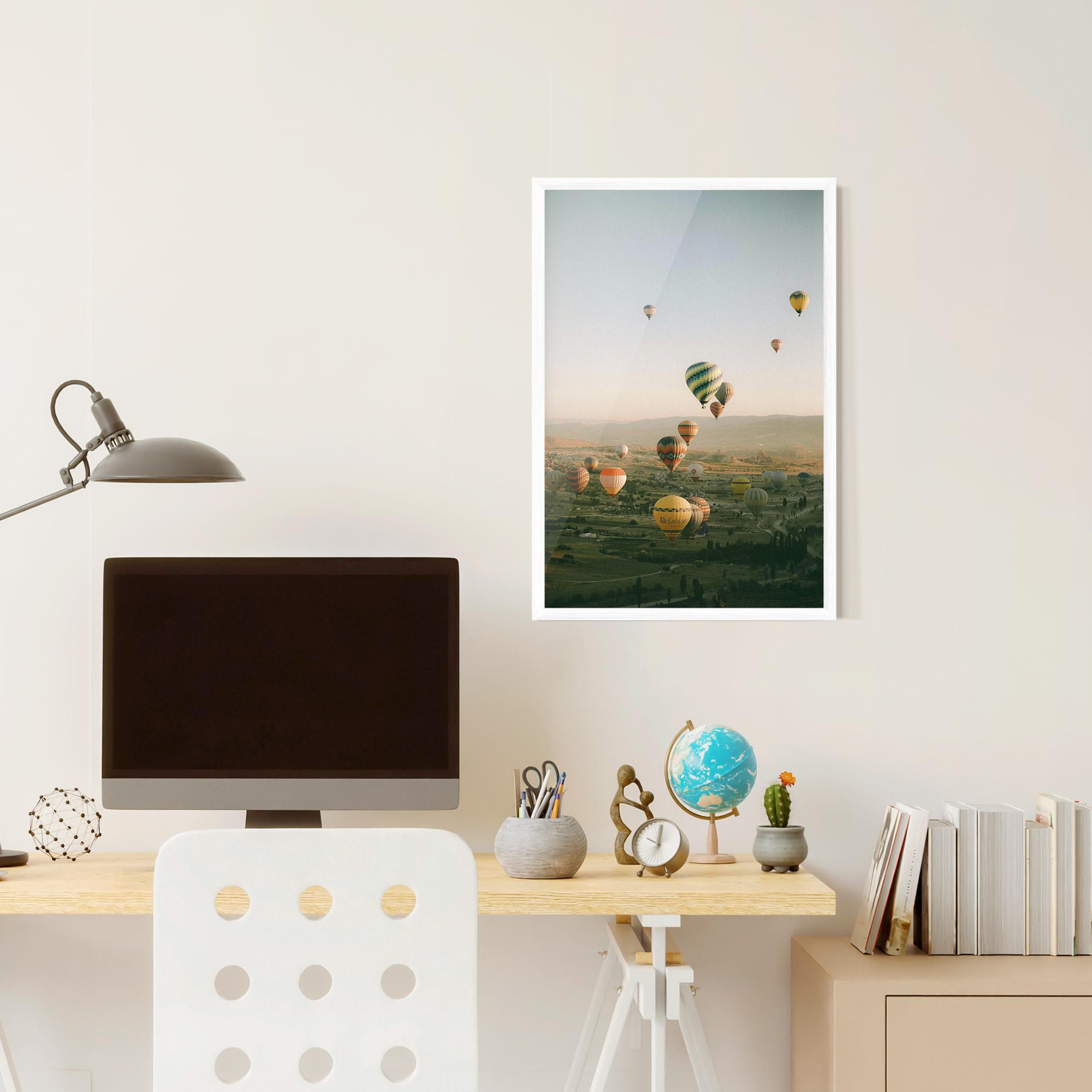 Рамкиран постер Hot Ballons mockup 6