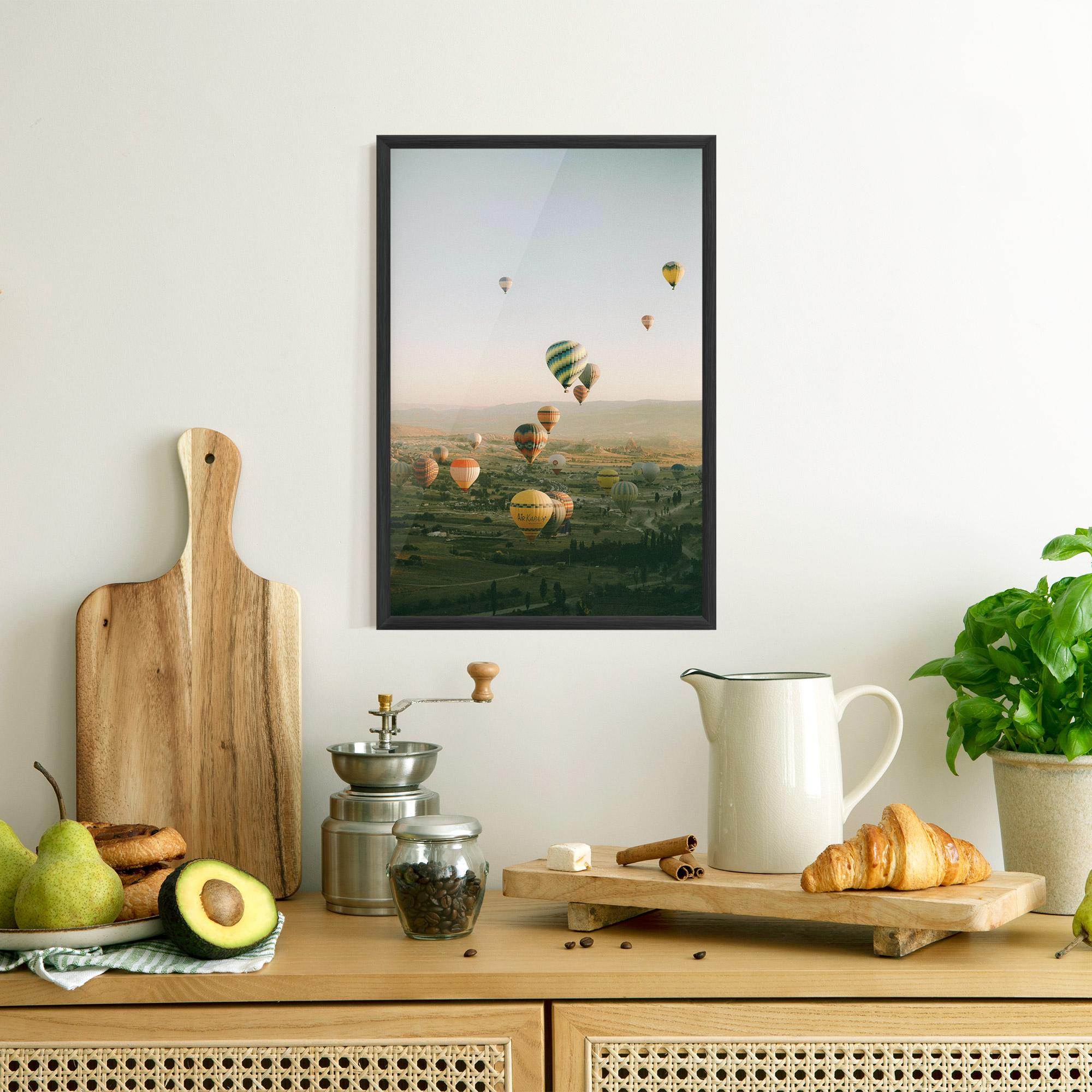 Рамкиран постер Hot Ballons mockup 8