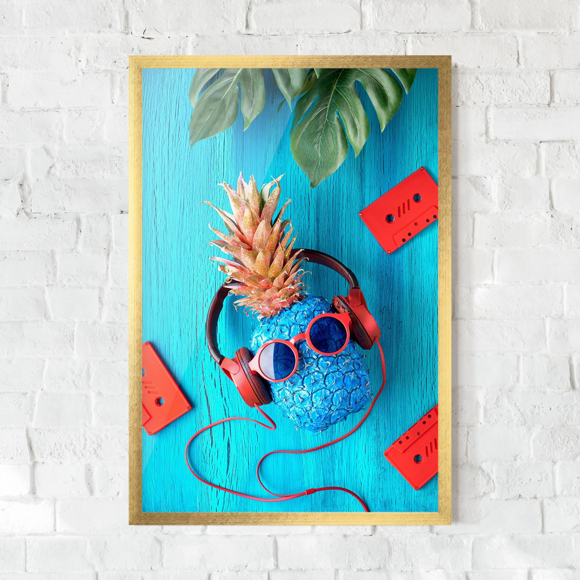 Рамкиран постер Pineapple On Blue mockup 0