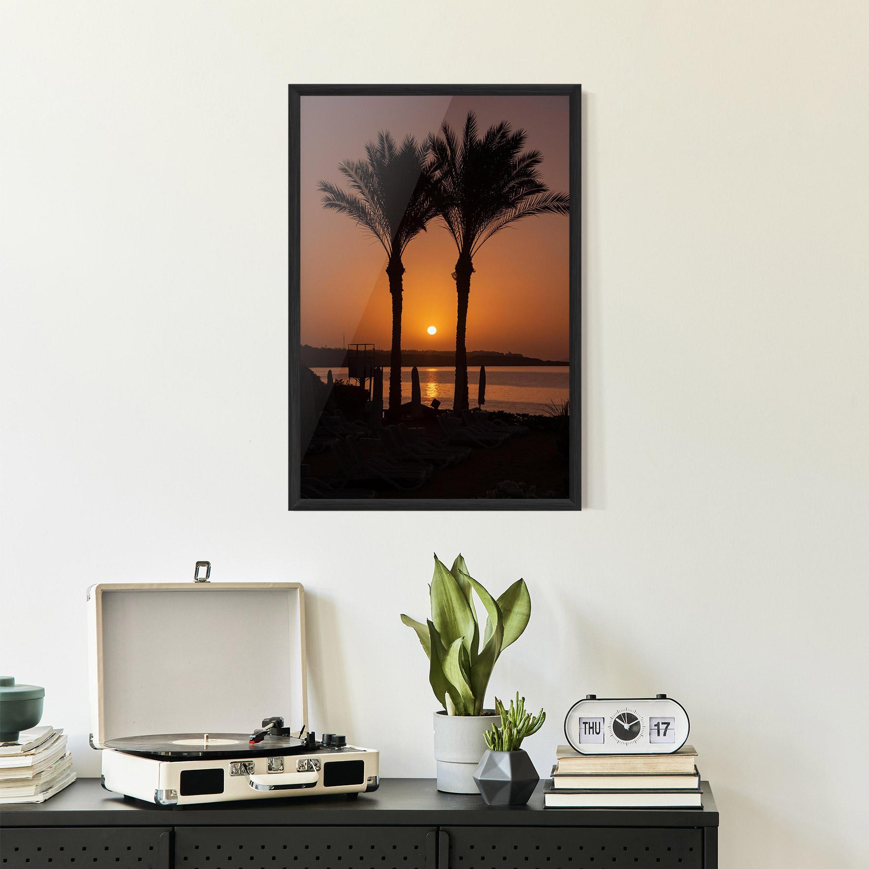 Рамкиран постер Night Palm mockup 2