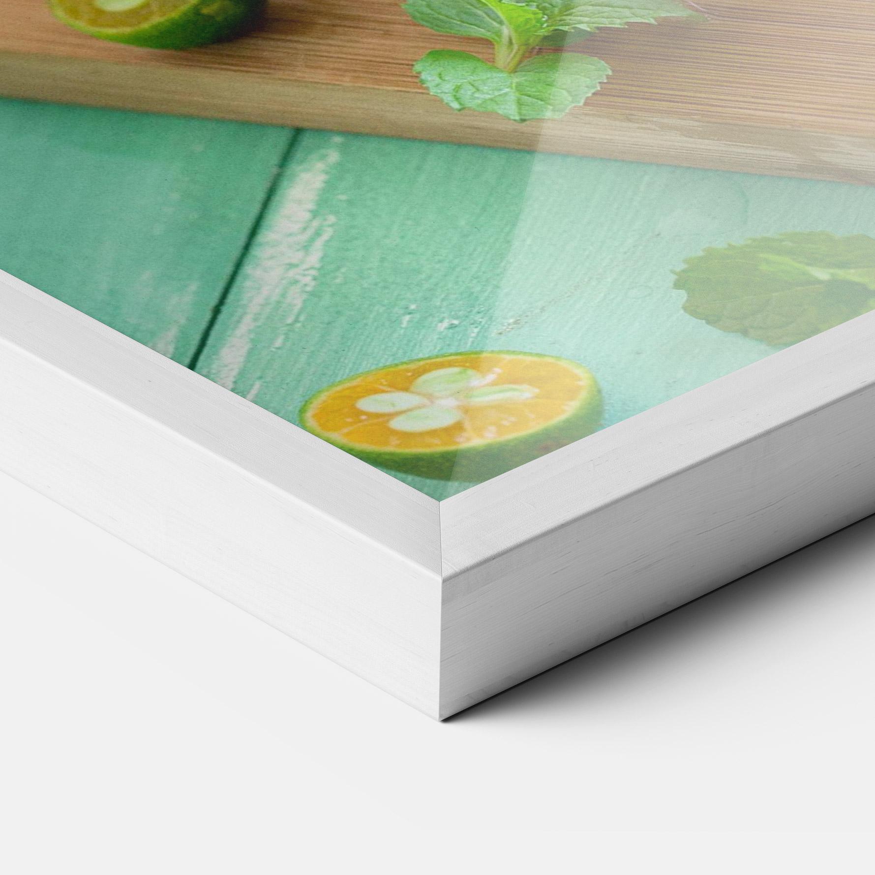 Рамкиран постер Summer Drink mockup 3