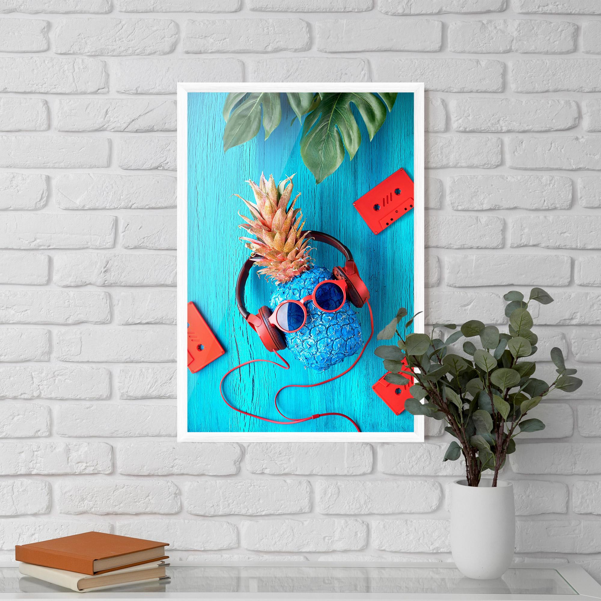 Рамкиран постер Pineapple On Blue mockup 5