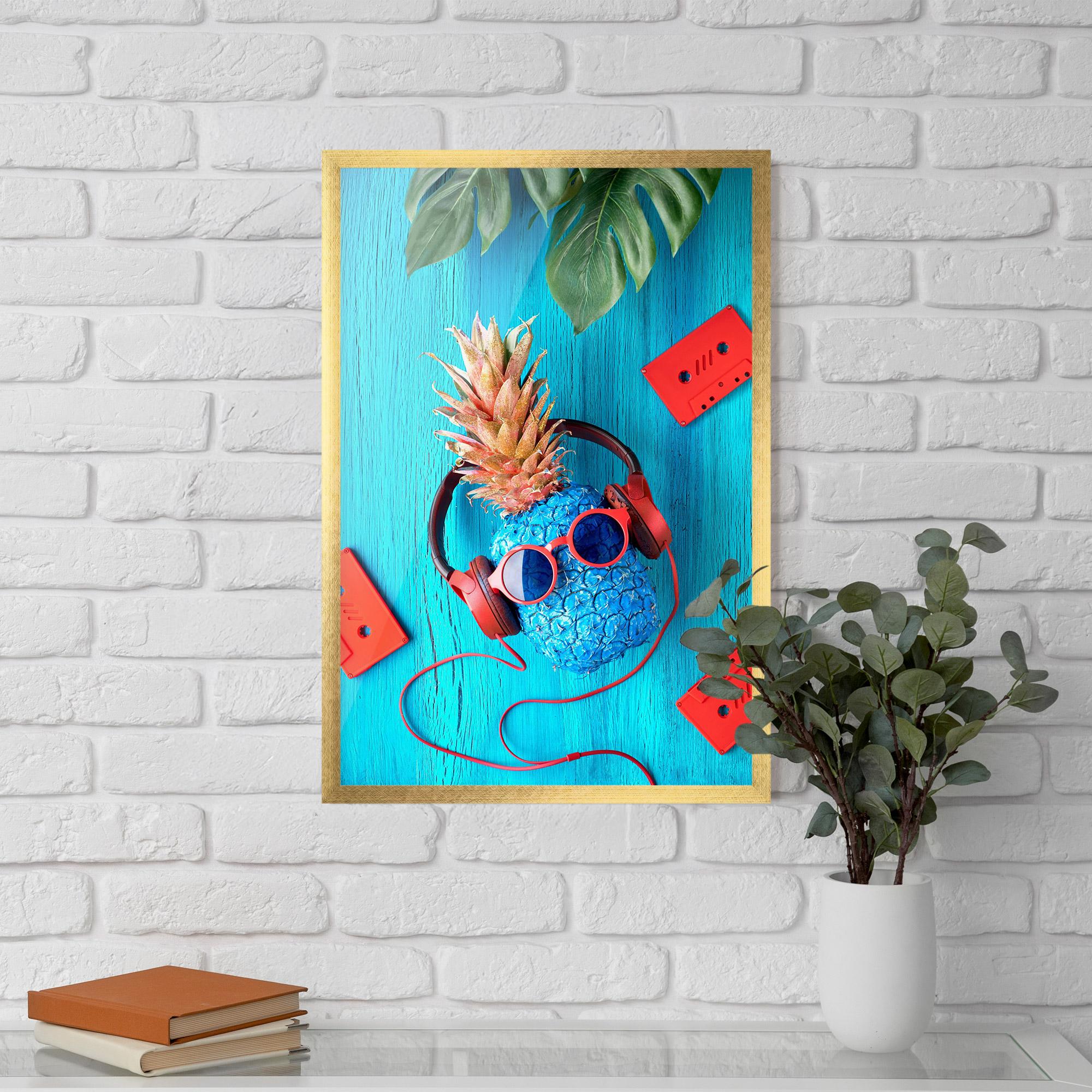 Рамкиран постер Pineapple On Blue mockup 5