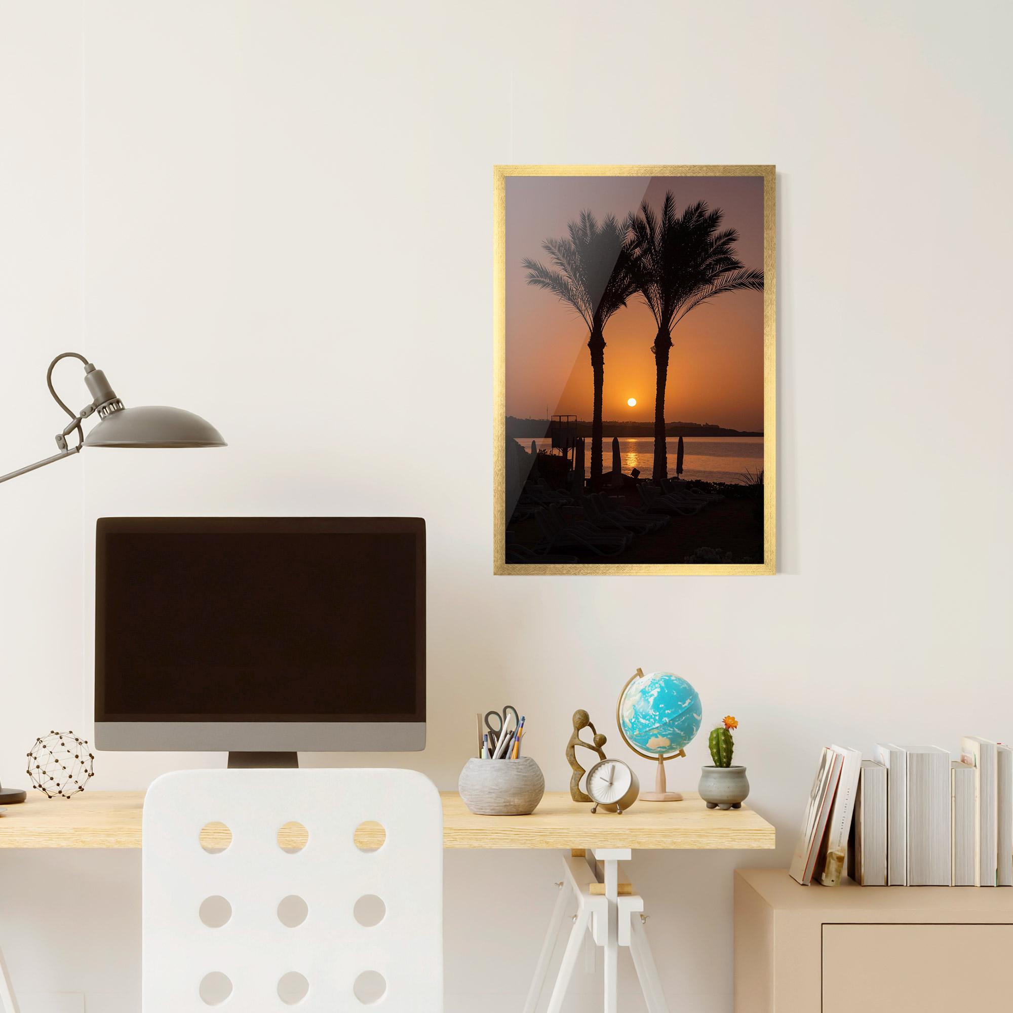 Рамкиран постер Night Palm mockup 6