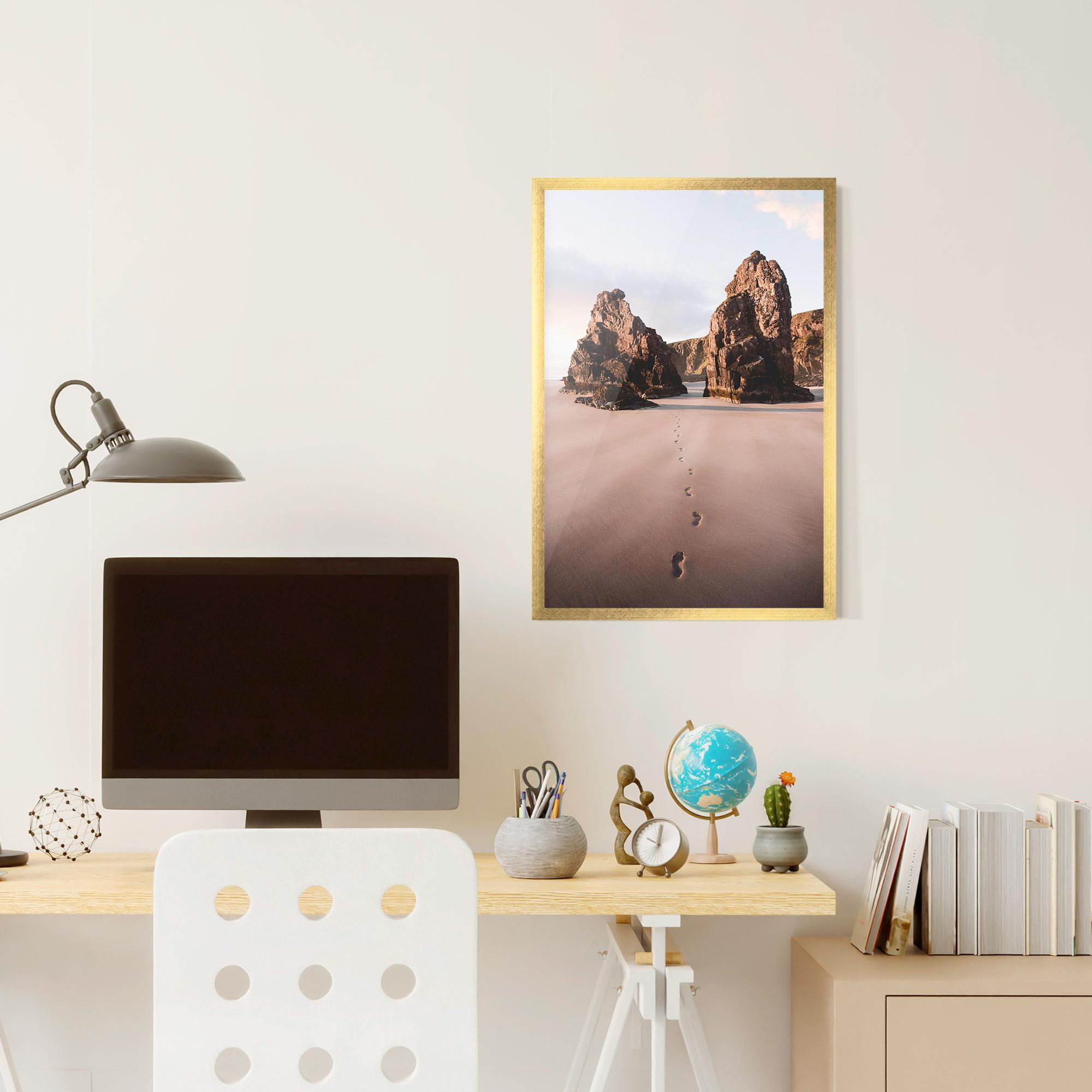 Рамкиран постер Sand Mark mockup 6