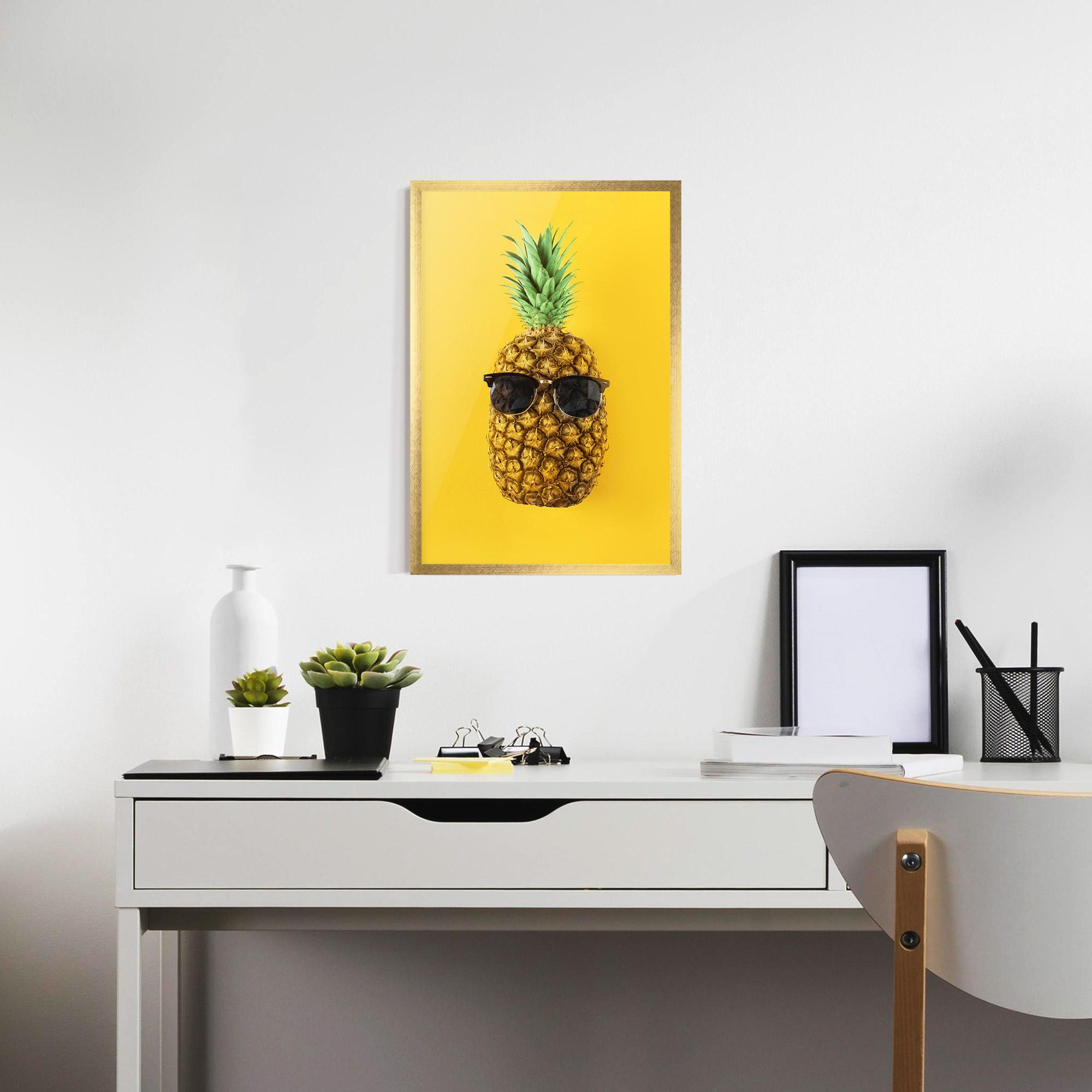 Рамкиран постер Fresh Pineapple mockup 7