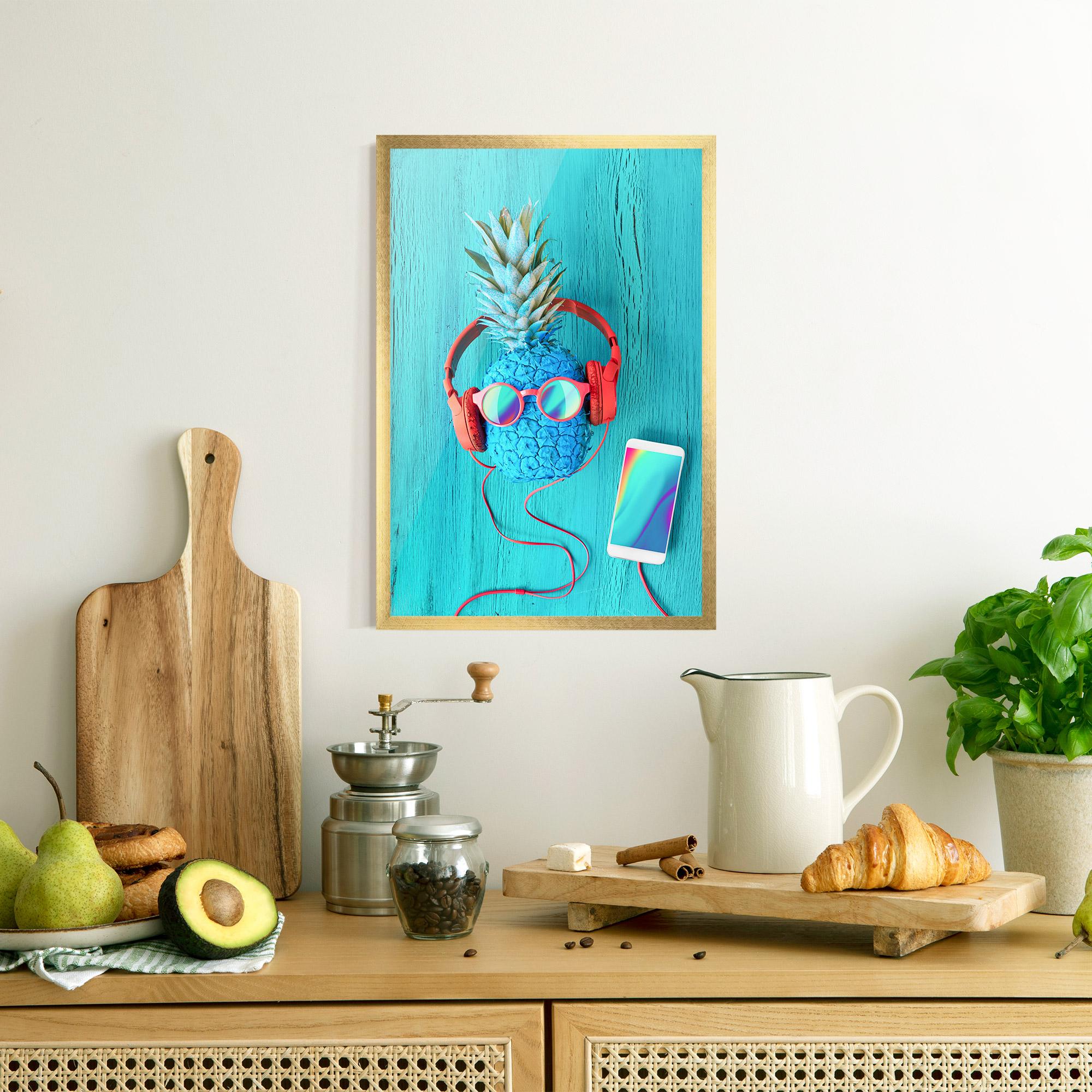 Рамкиран постер Blue Pineapple mockup 8