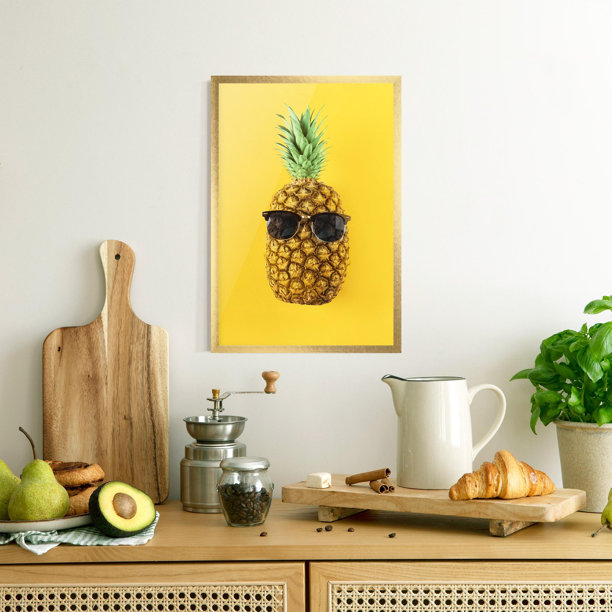 Рамкиран постер Fresh Pineapple mockup 8