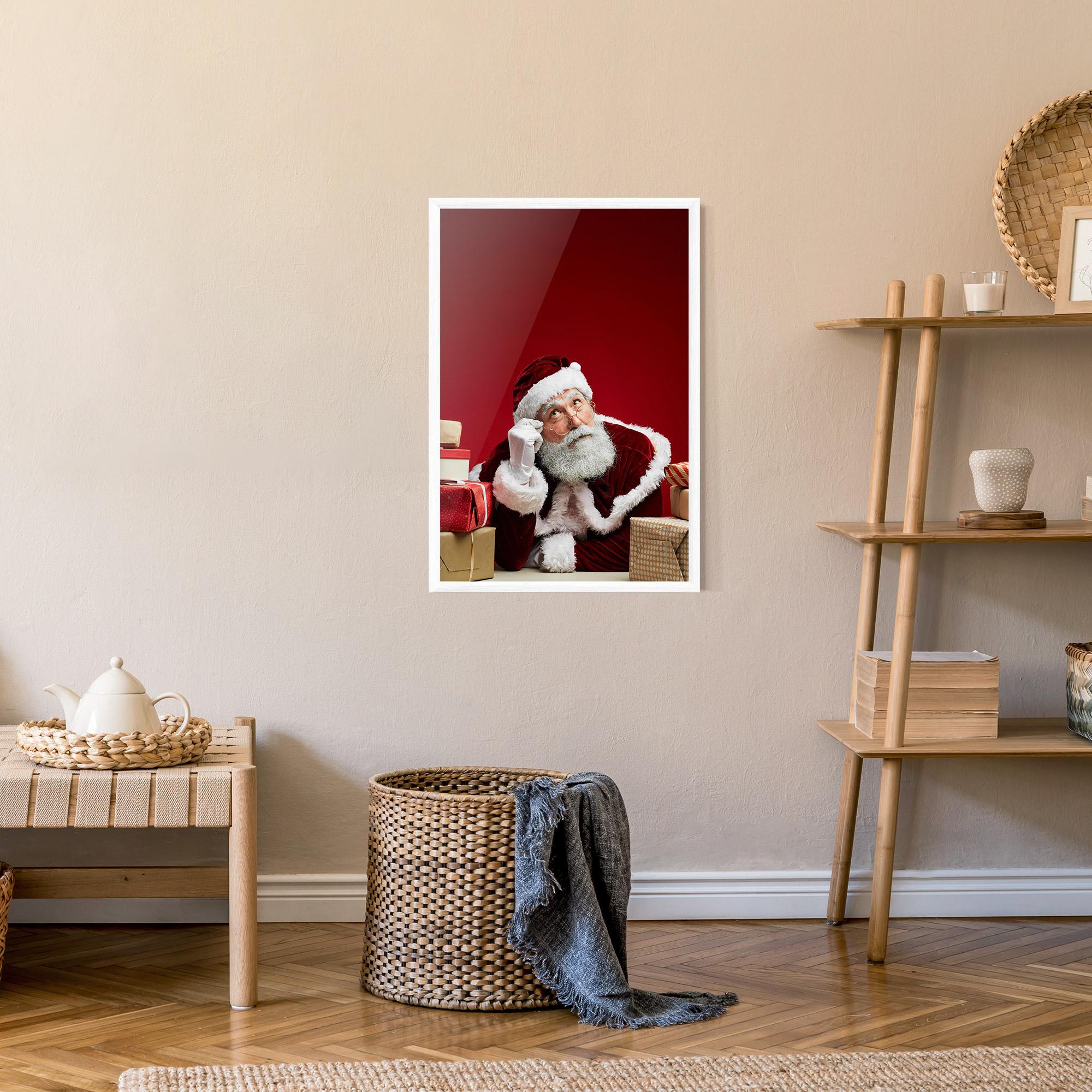 Рамкиран постер Pensive Santa mockup 9