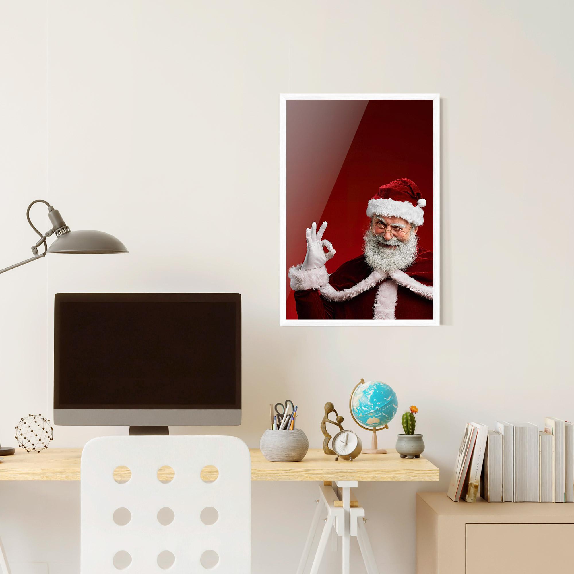 Рамкиран постер Santa Approves mockup 6