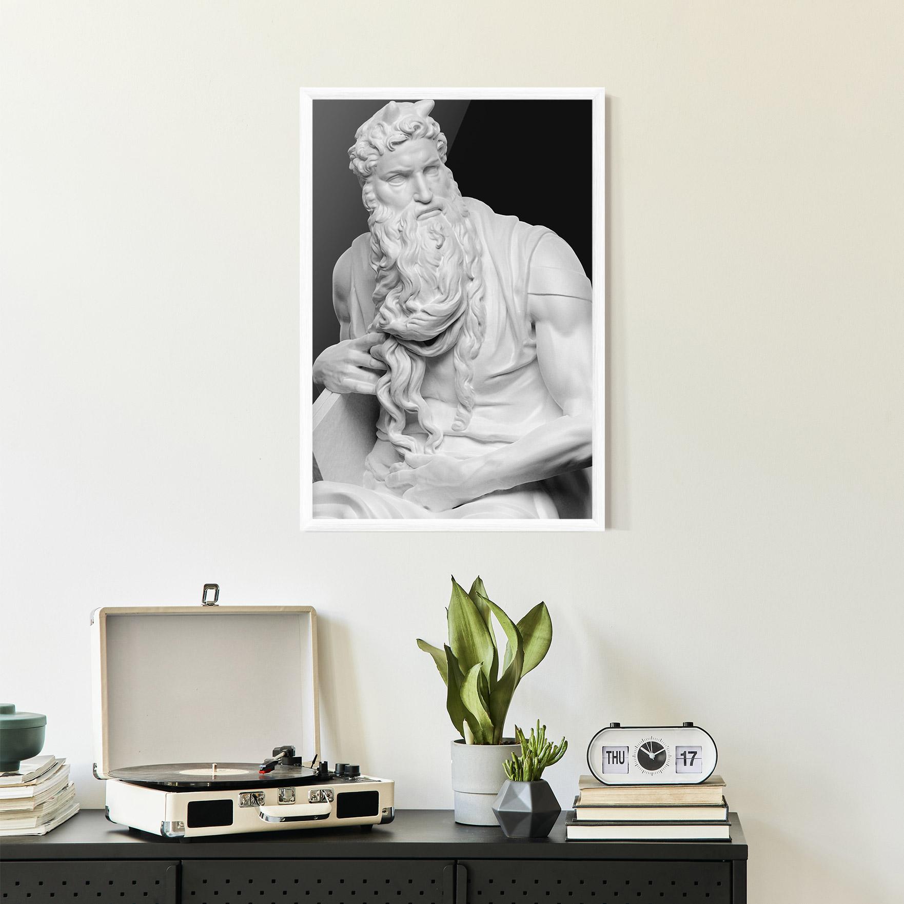 Рамкиран постер Moses Statue mockup 2