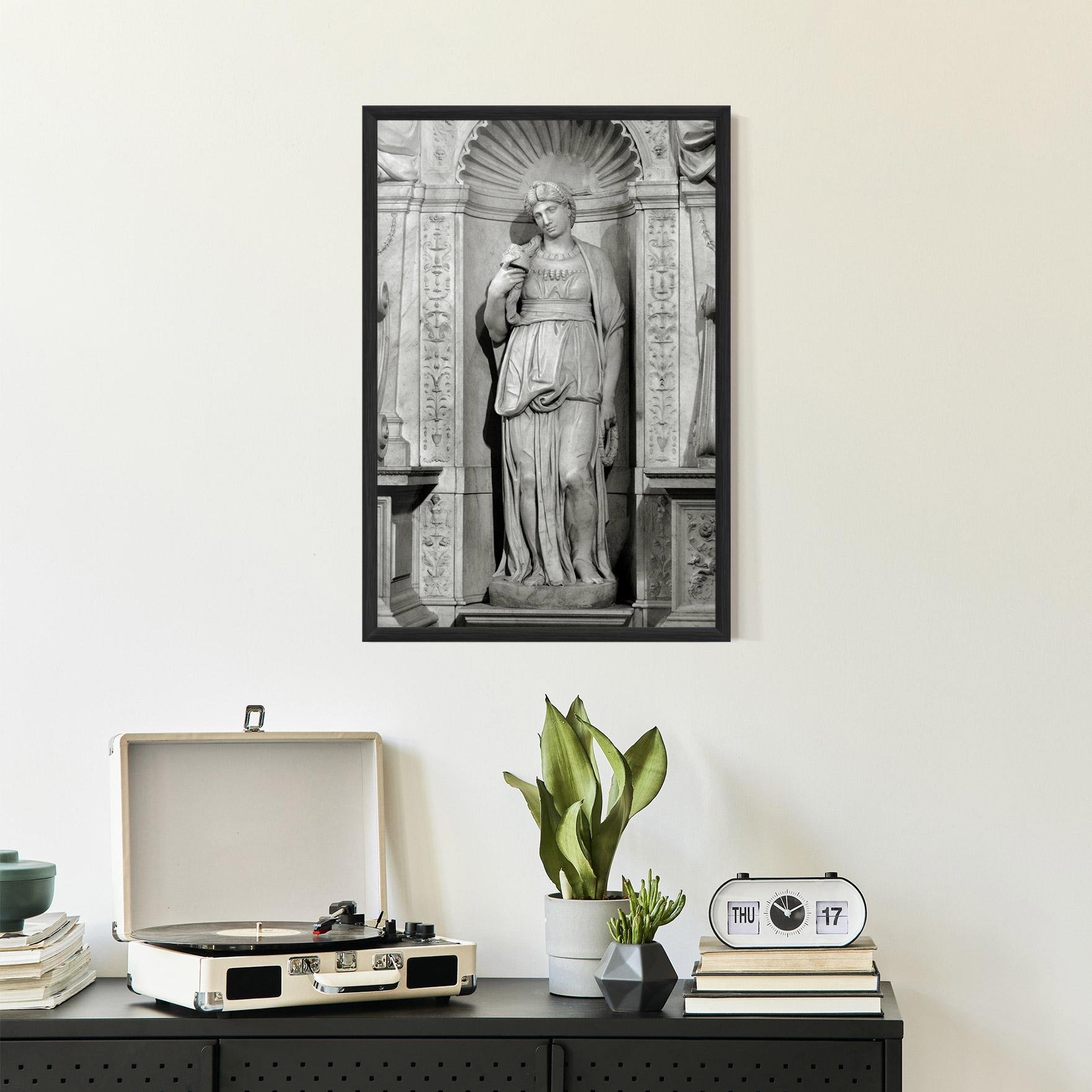 Рамкиран постер Leah mockup 2