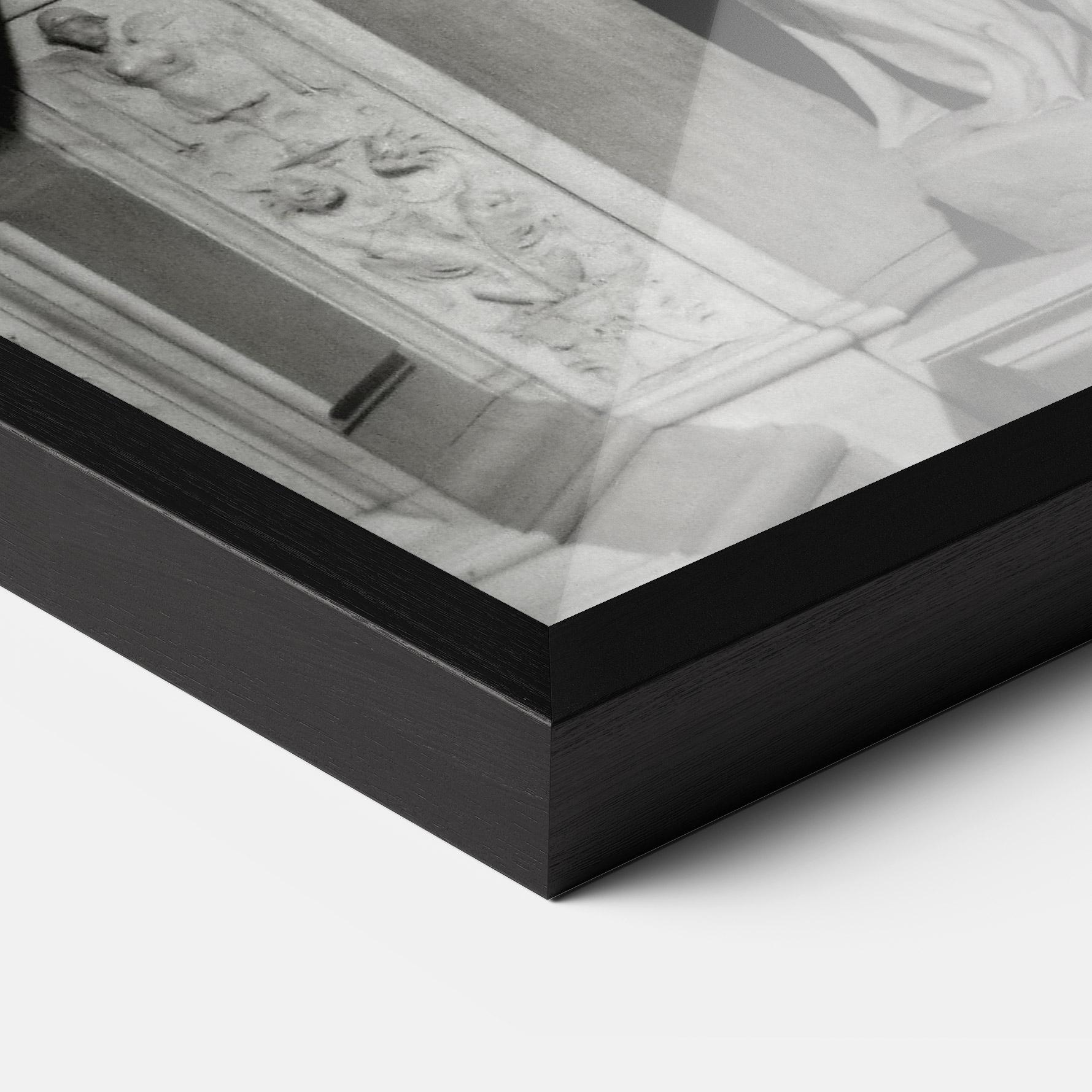 Рамкиран постер Leah mockup 3