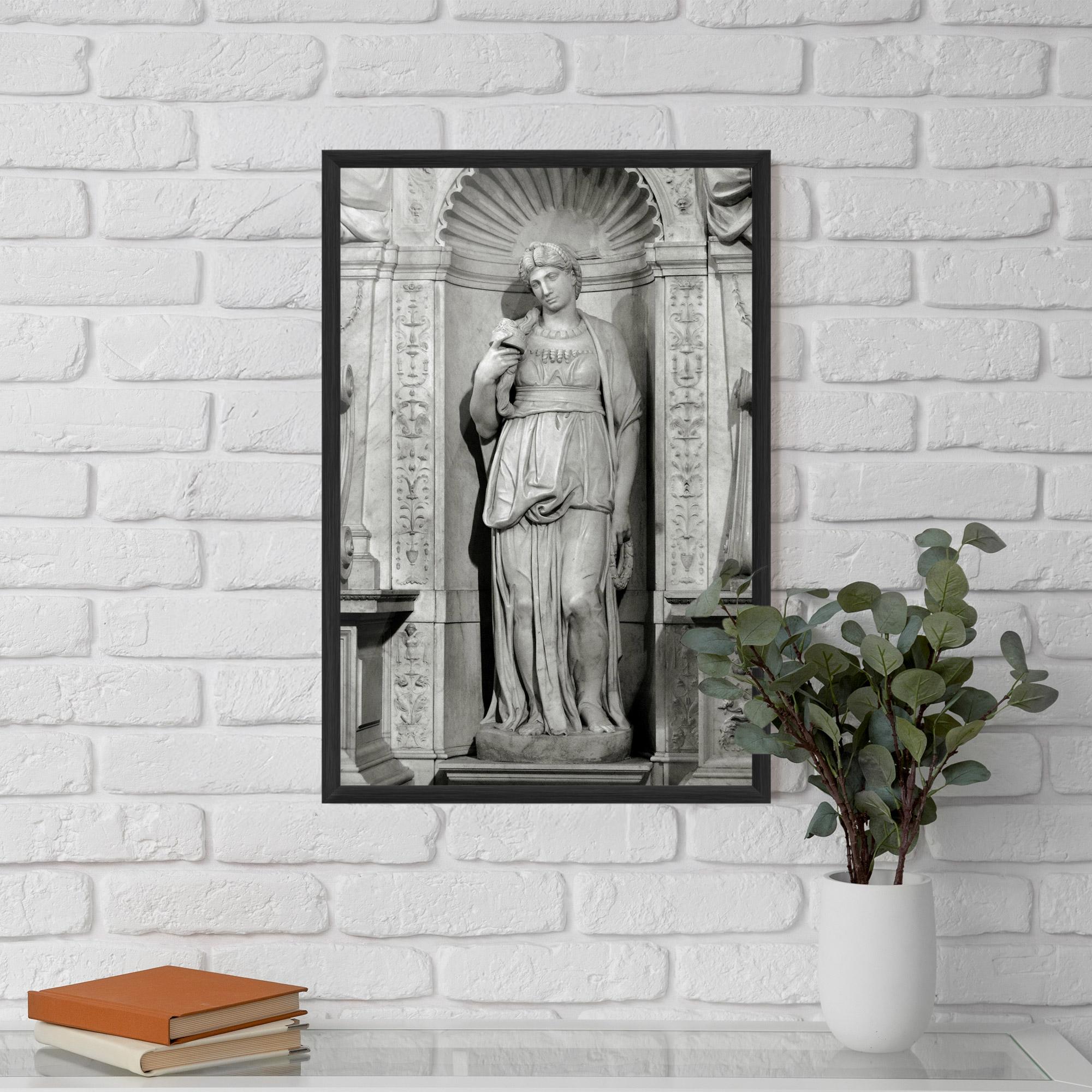 Рамкиран постер Leah mockup 5