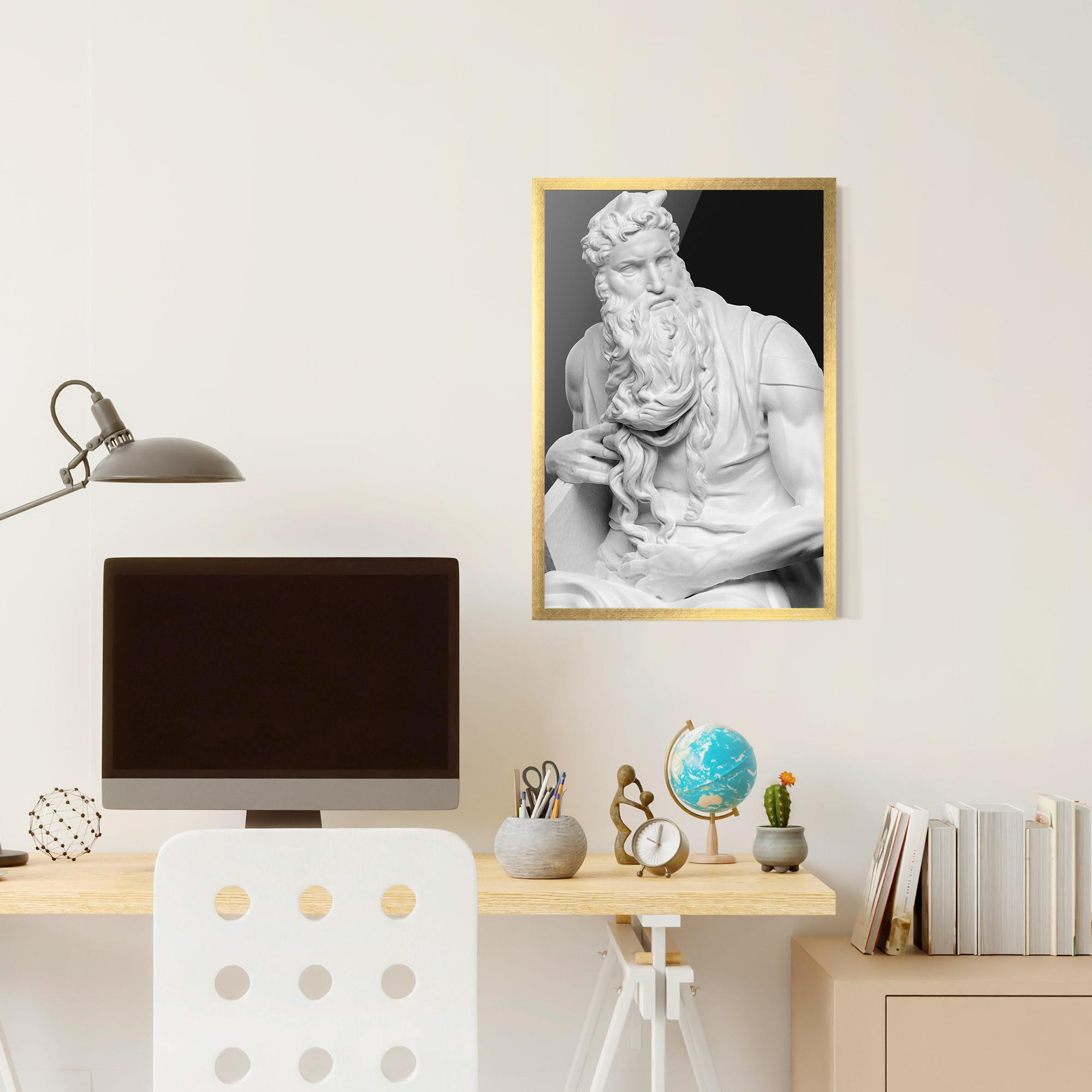 Рамкиран постер Moses Statue mockup 6