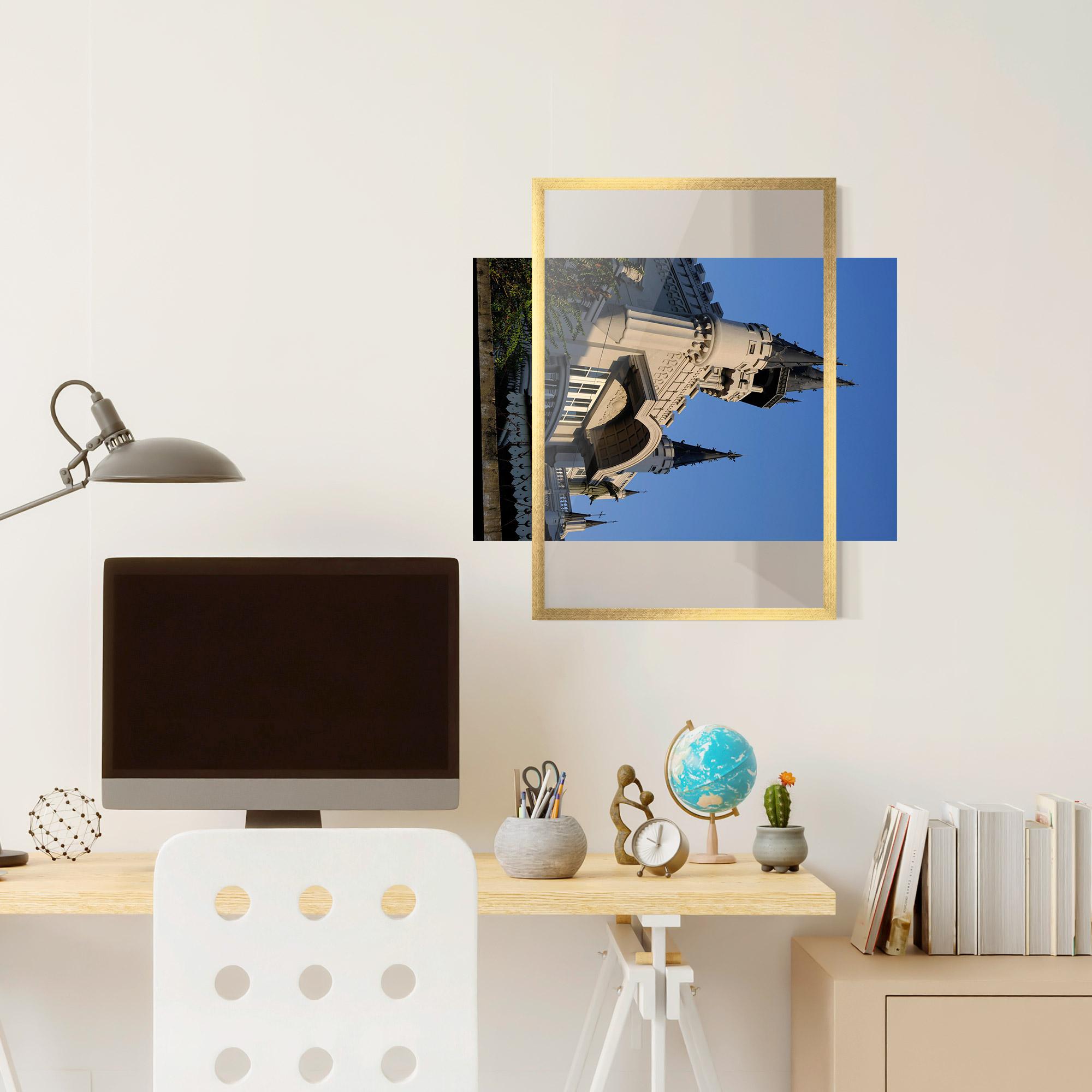 Рамкиран постер Castle Blue mockup 6