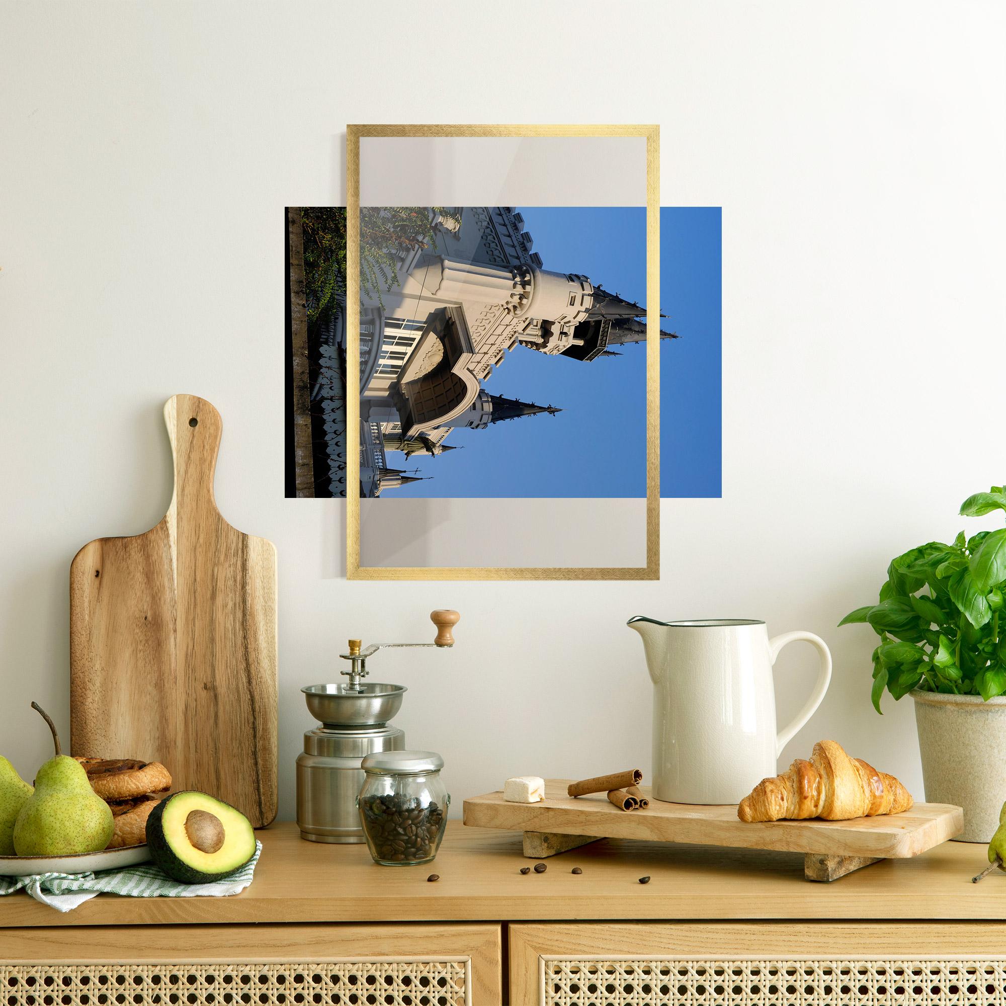 Рамкиран постер Castle Blue mockup 8