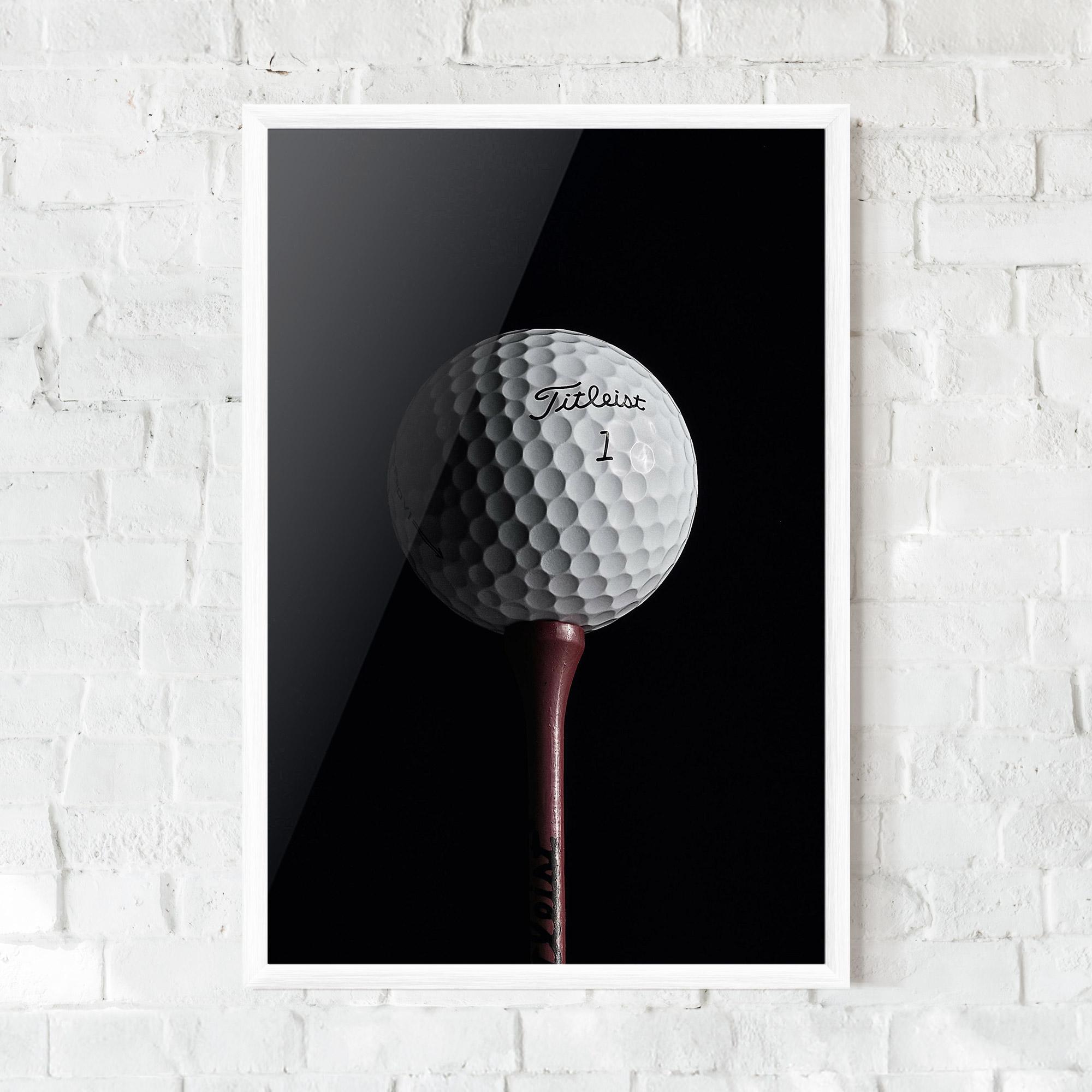 Рамкиран постер White Golf Ball On Black mockup 0