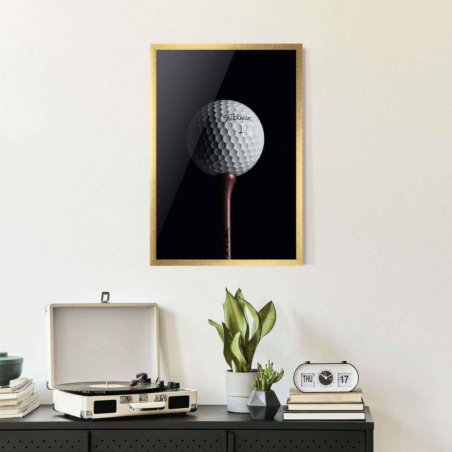 Рамкиран постер White Golf Ball On Black mockup 2