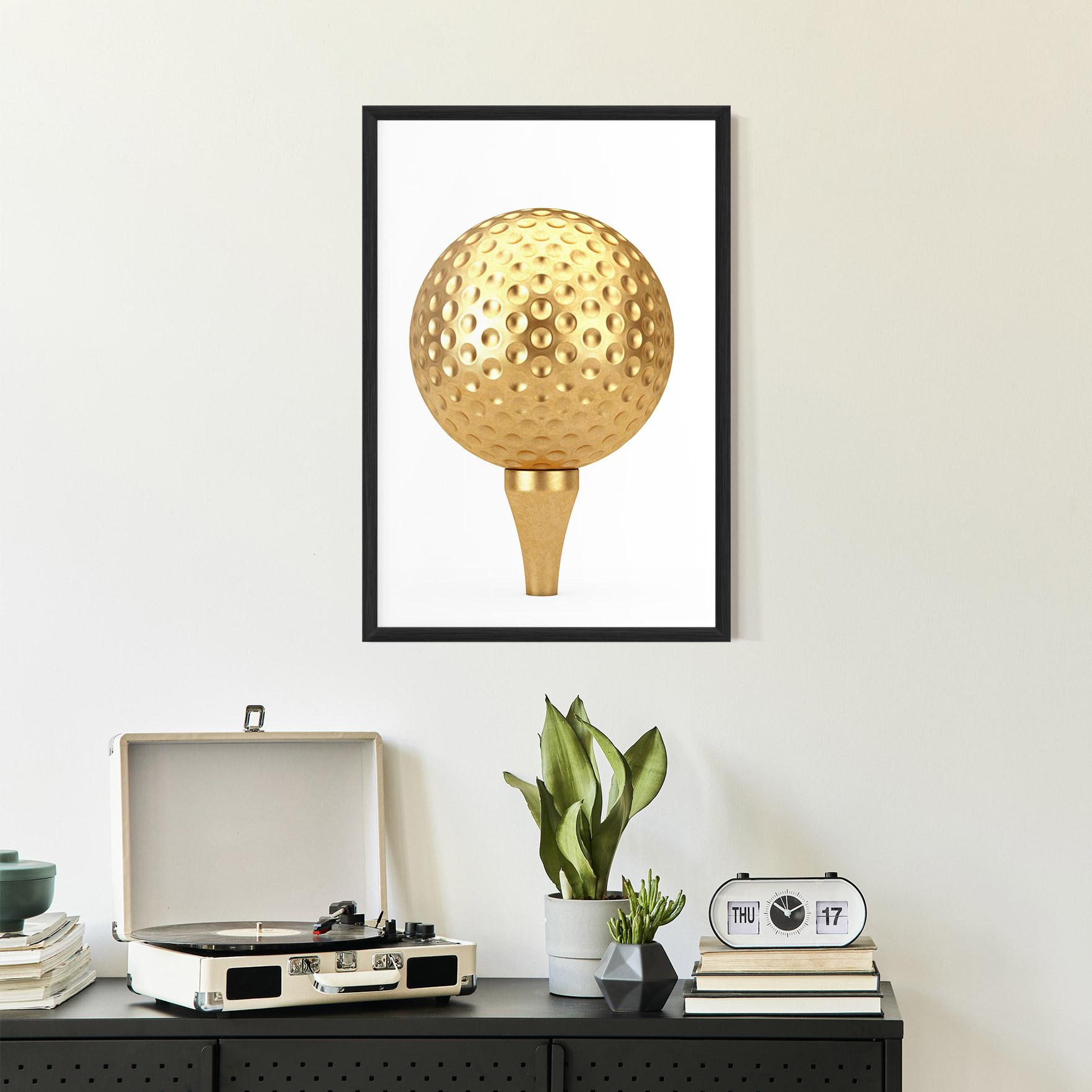 Рамкиран постер Golden Golf Ball mockup 2