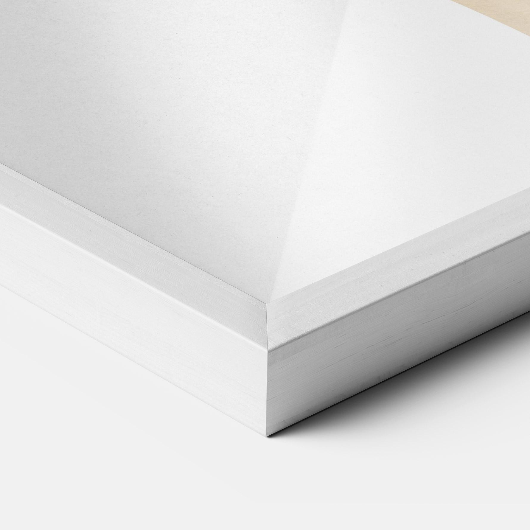 Рамкиран постер Golden Golf Ball mockup 3