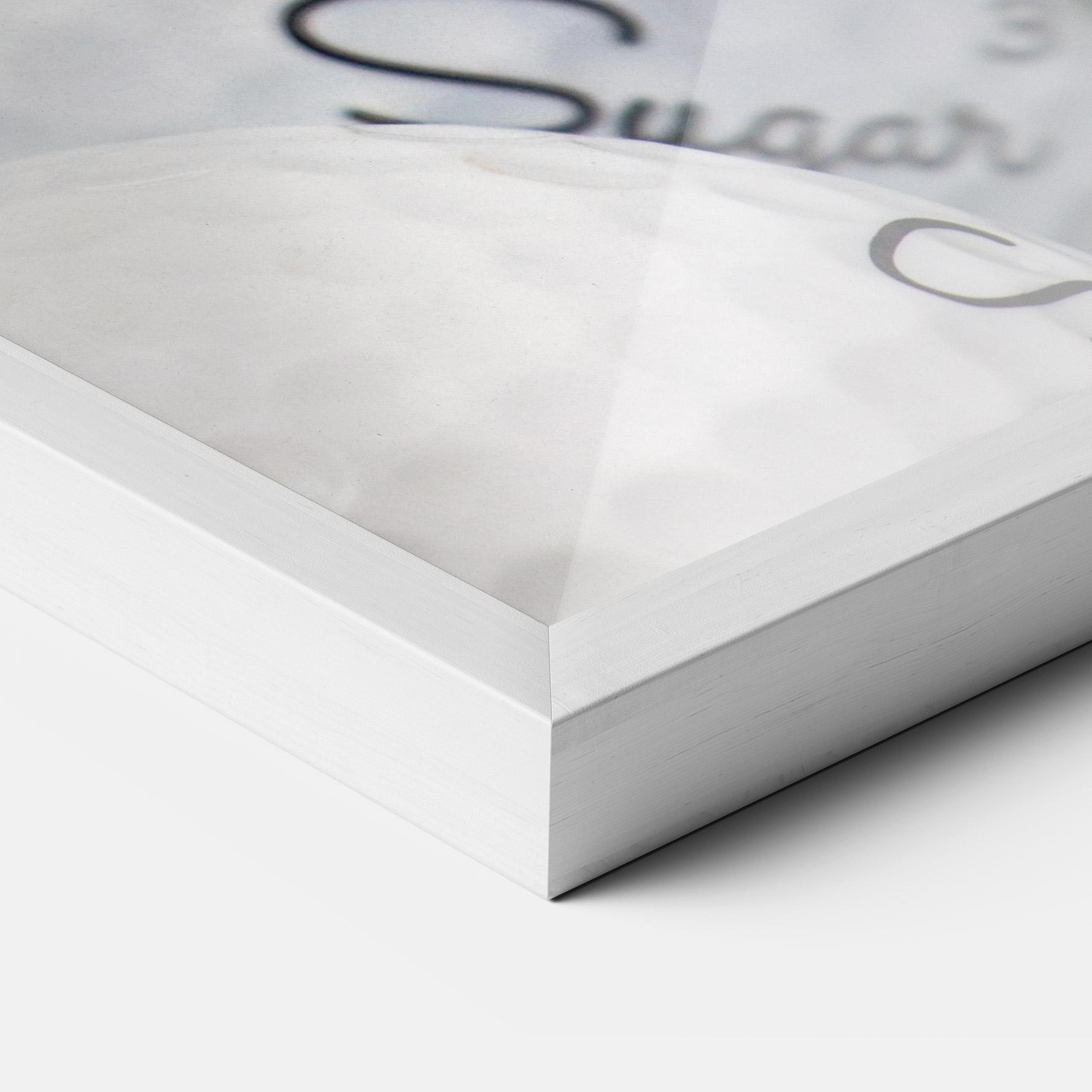 Рамкиран постер Sugar Ball Close Up mockup 3