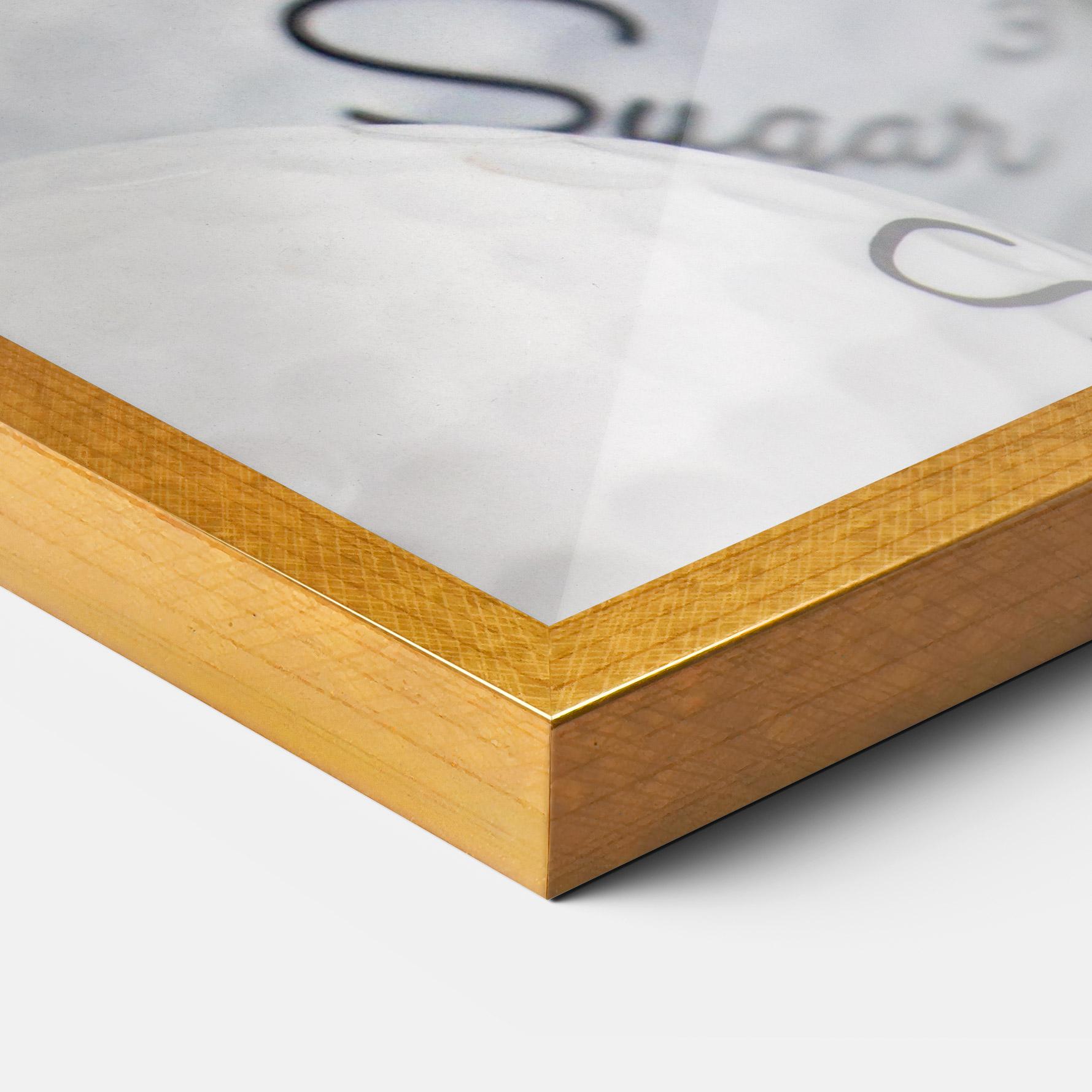 Рамкиран постер Sugar Ball Close Up mockup 3