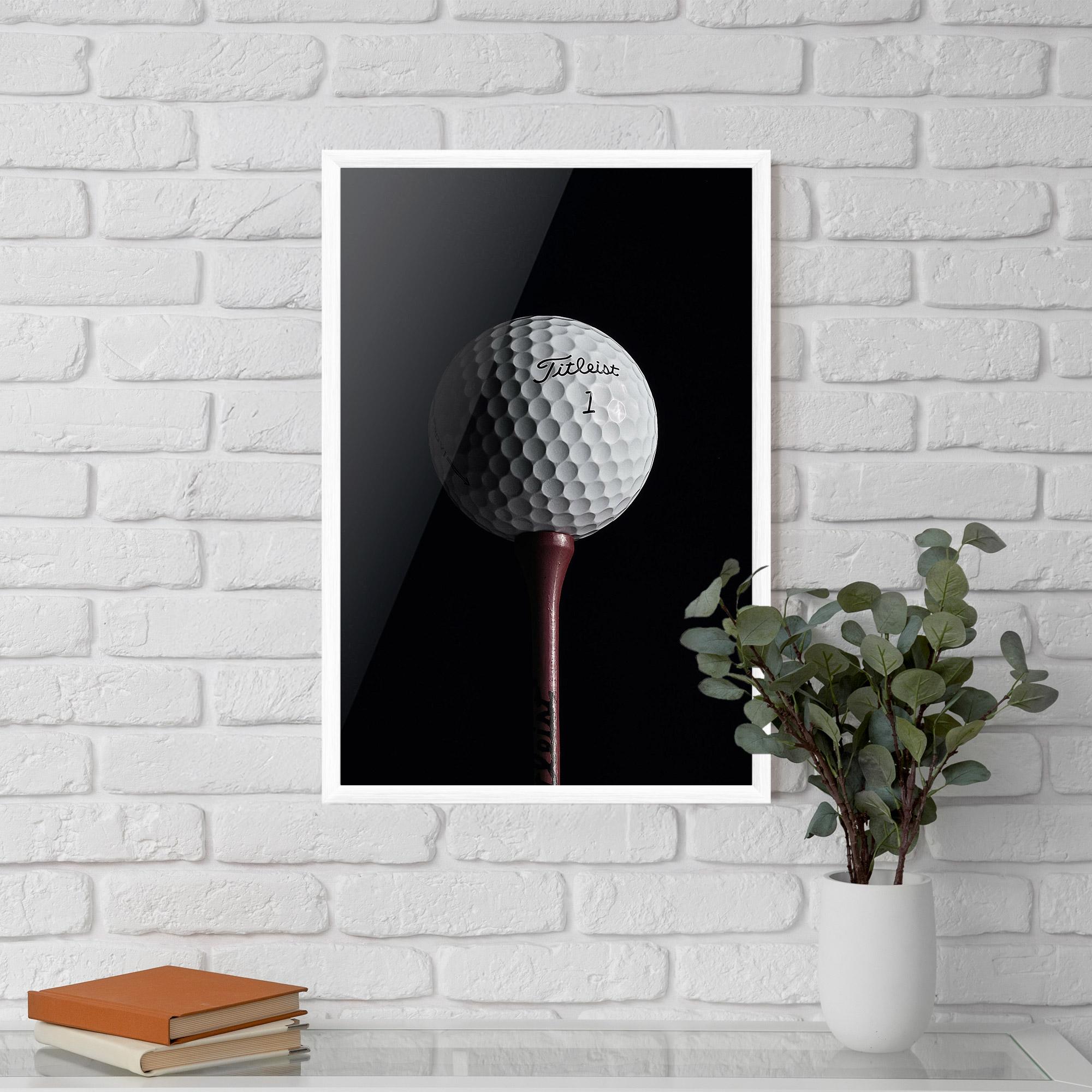 Рамкиран постер White Golf Ball On Black mockup 5