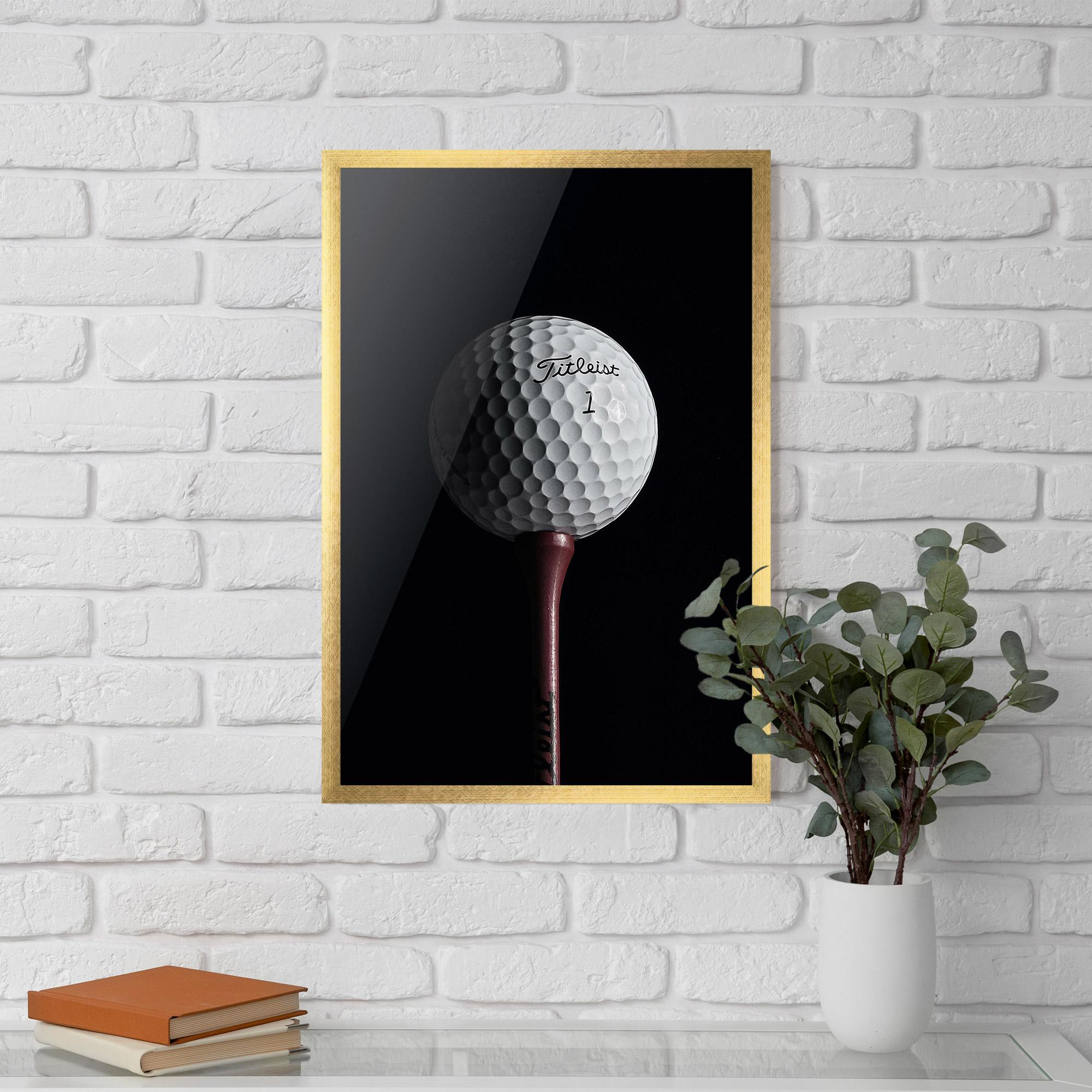 Рамкиран постер White Golf Ball On Black mockup 5