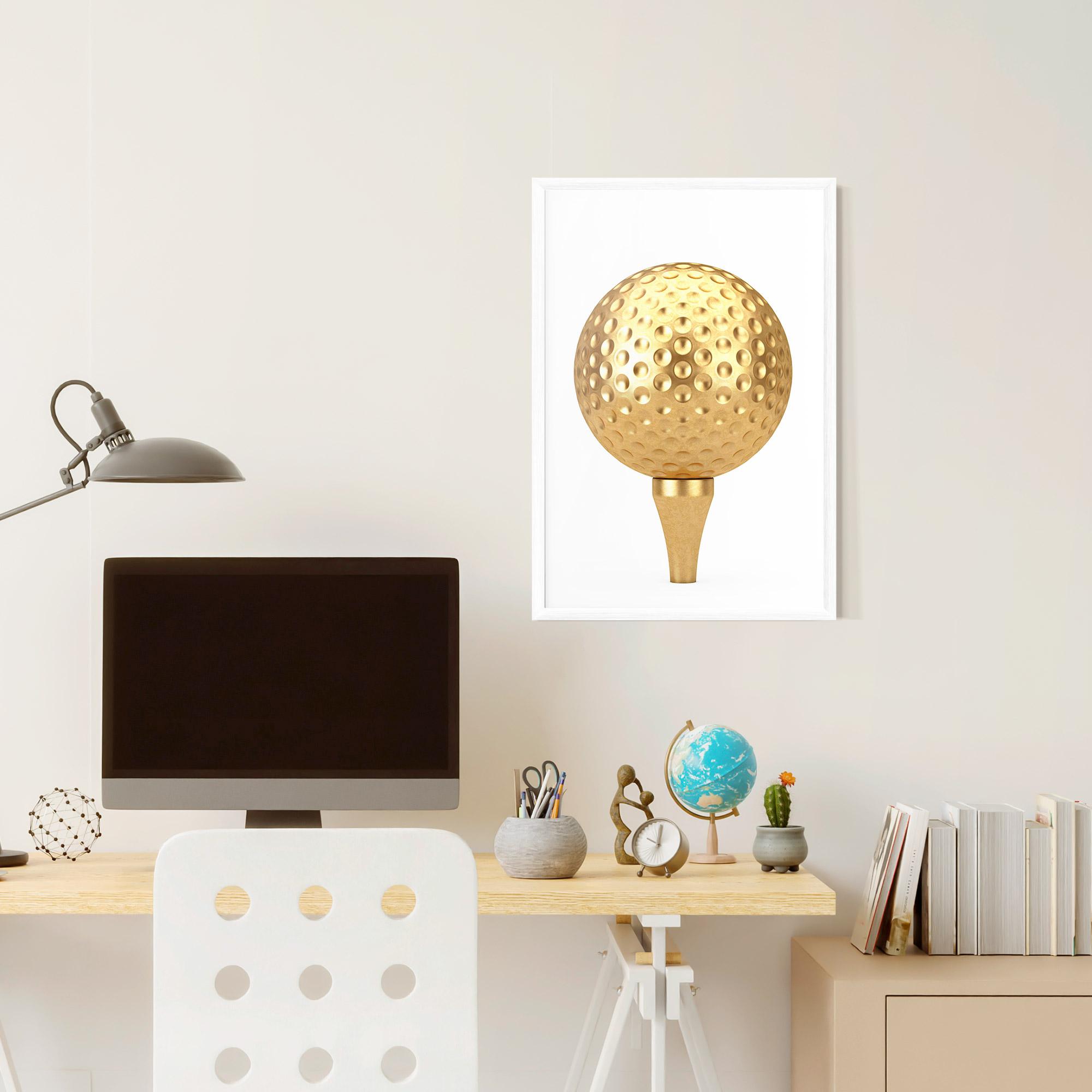Рамкиран постер Golden Golf Ball mockup 6